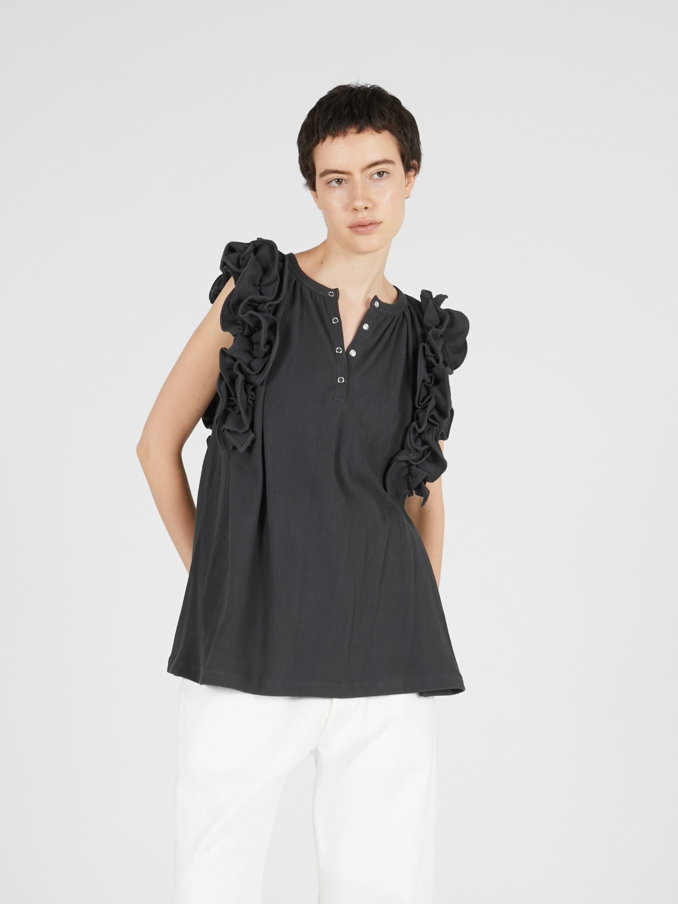 waffle frill nosleeve top｜CHARCOALGRAY