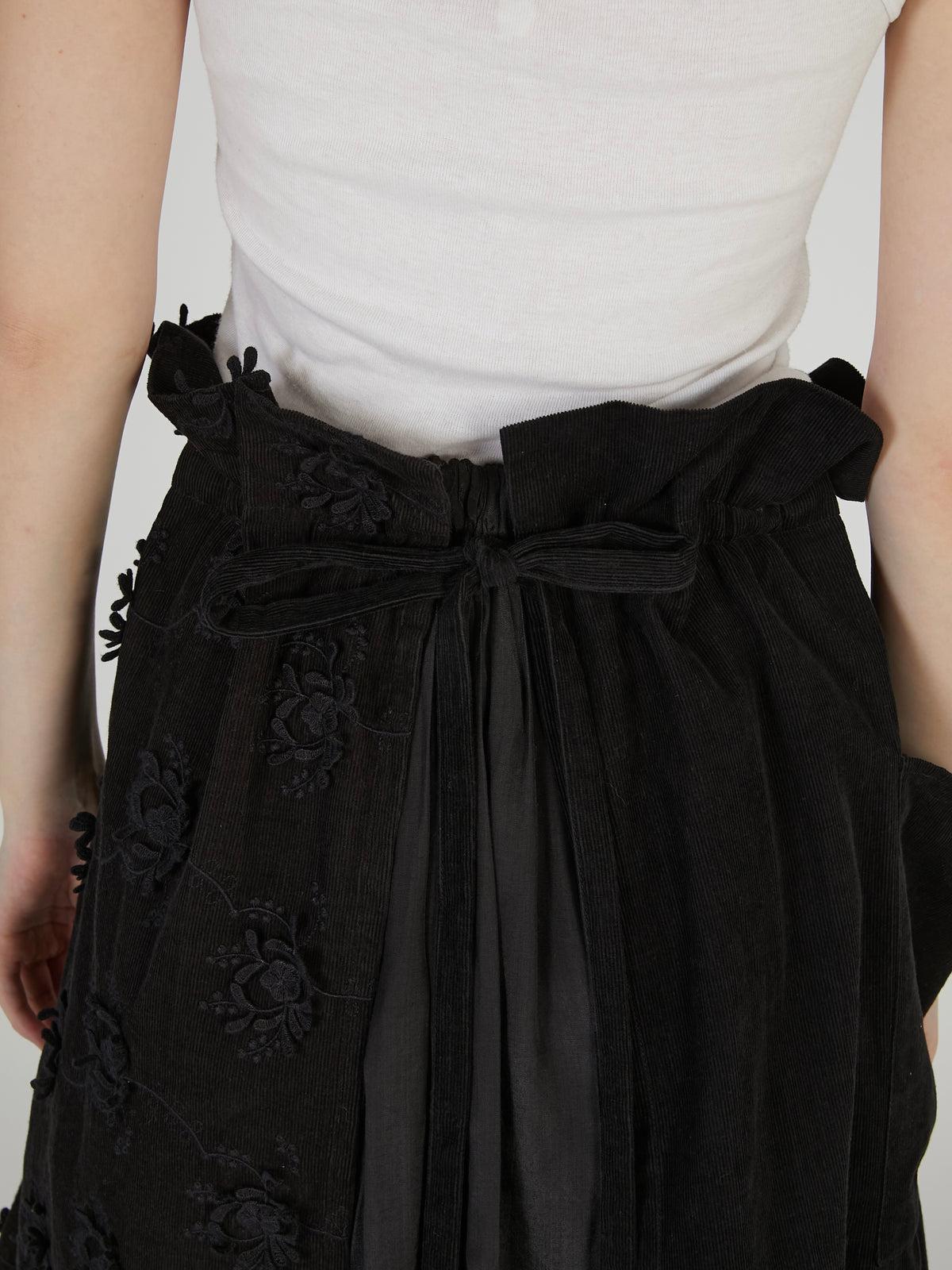 3D embroidery corduroy apron skirt｜BLACK