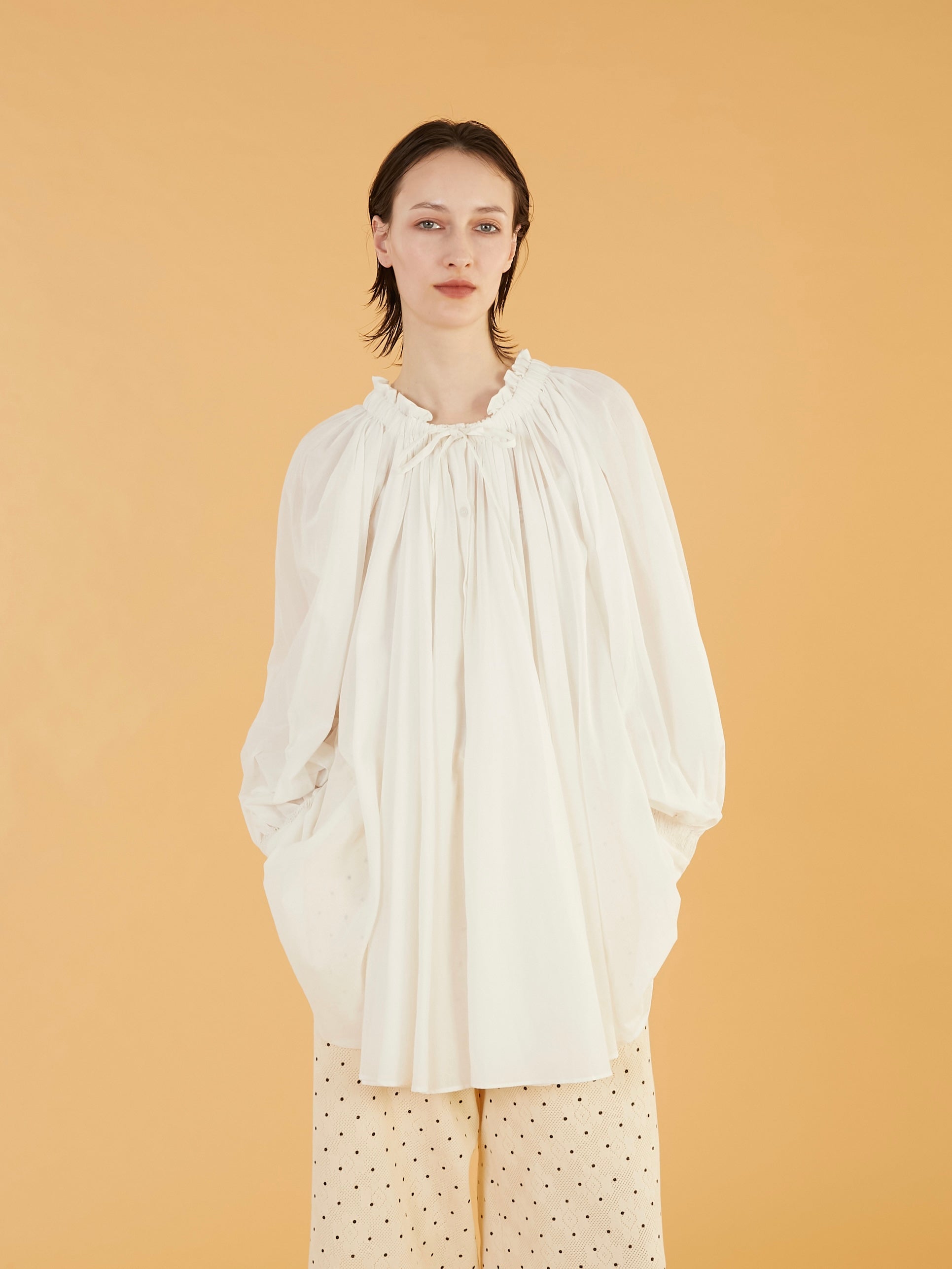 cotton volume gather blouse ホワイト sheer gather volume blouse｜WHITE
