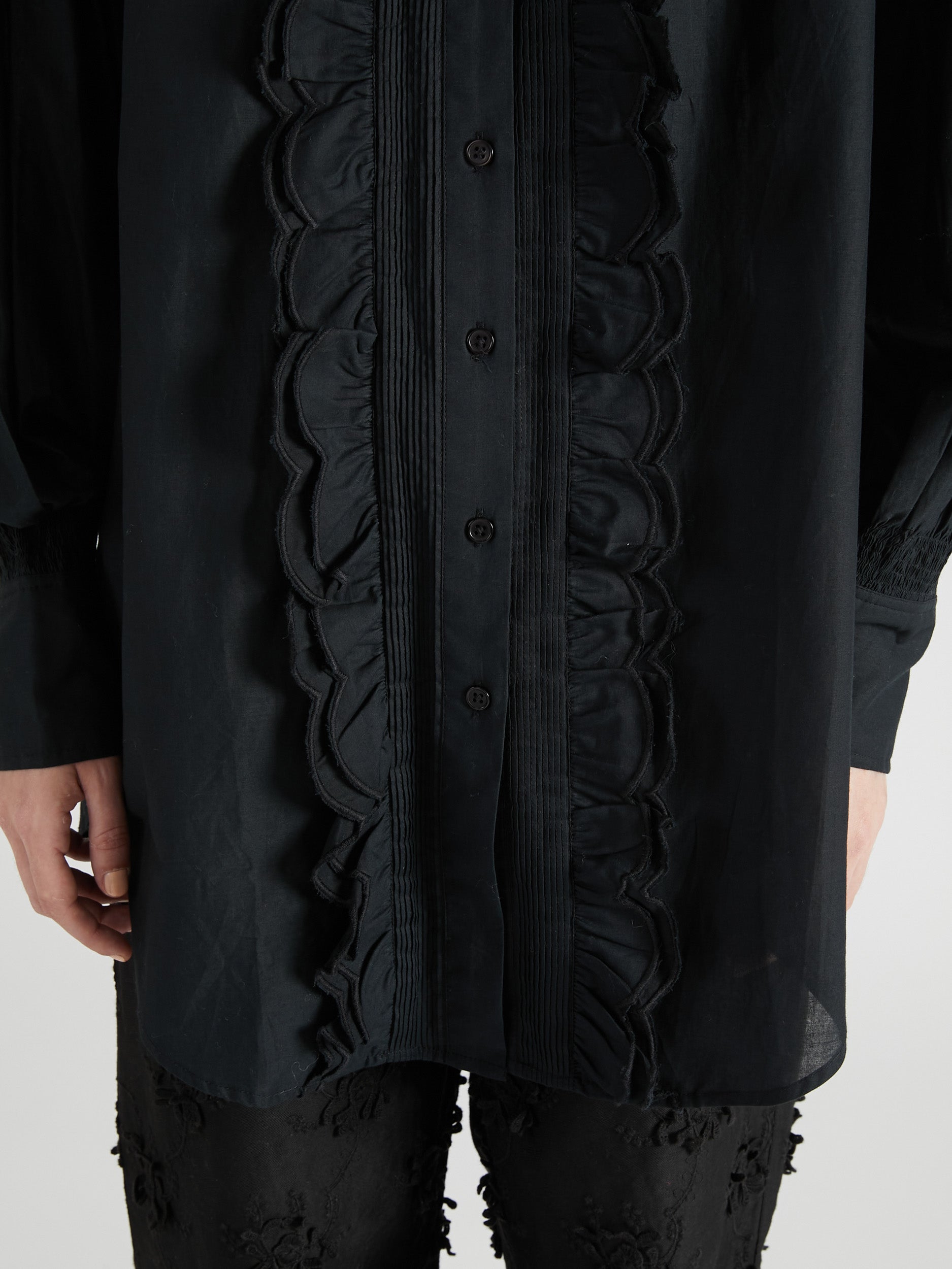 front scallop ribbon blouse｜BLACK
