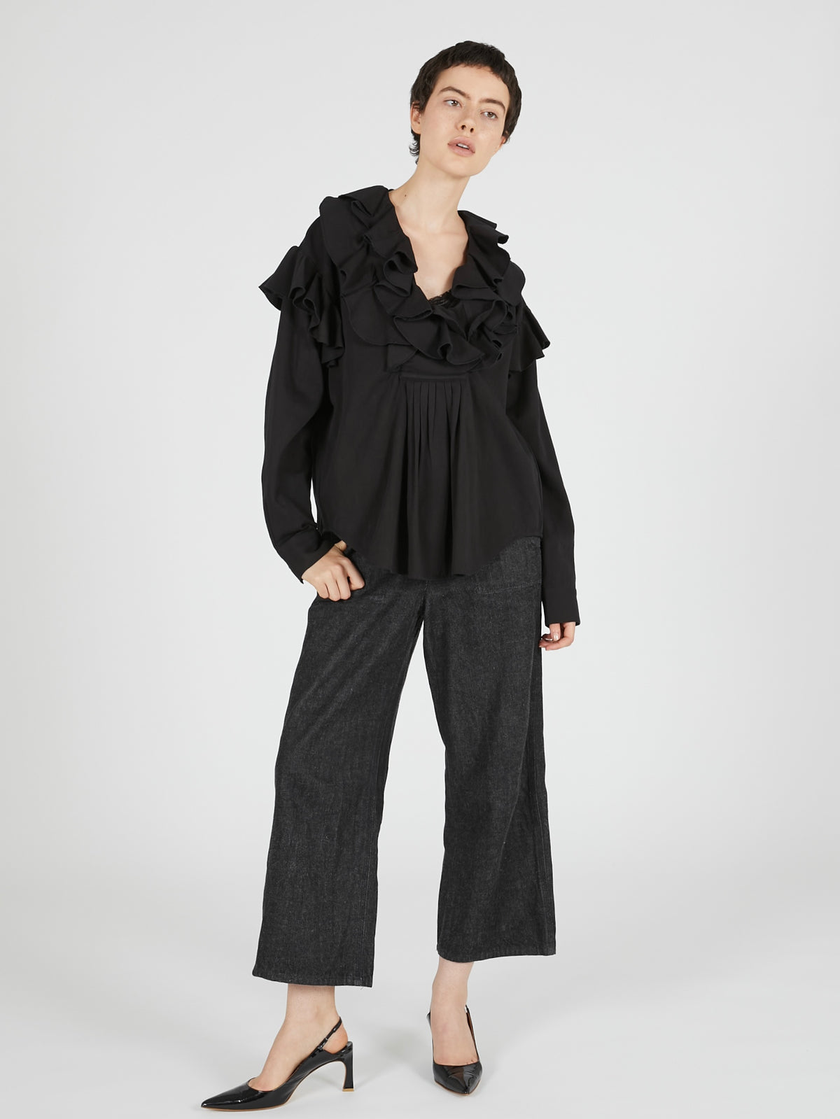 double front ruffle collar blouse｜BLACK