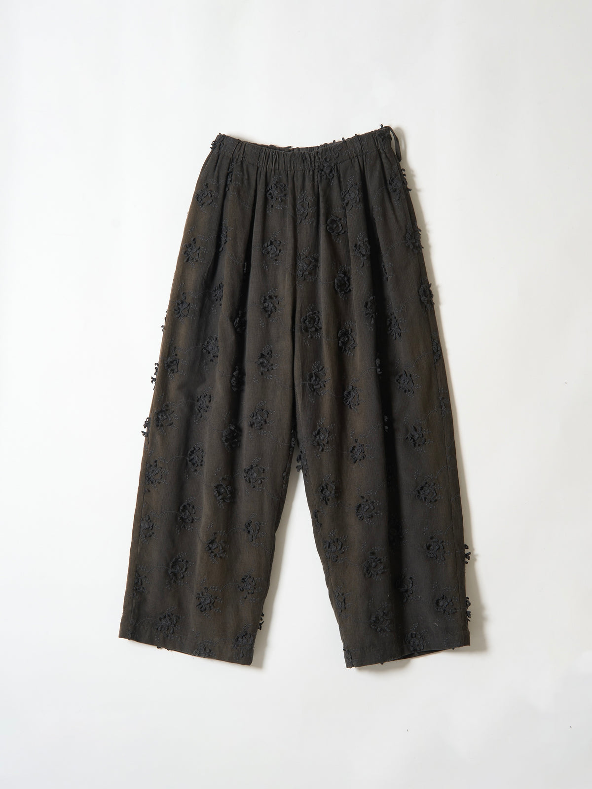 3D embroidery corduroy pants｜BLACK