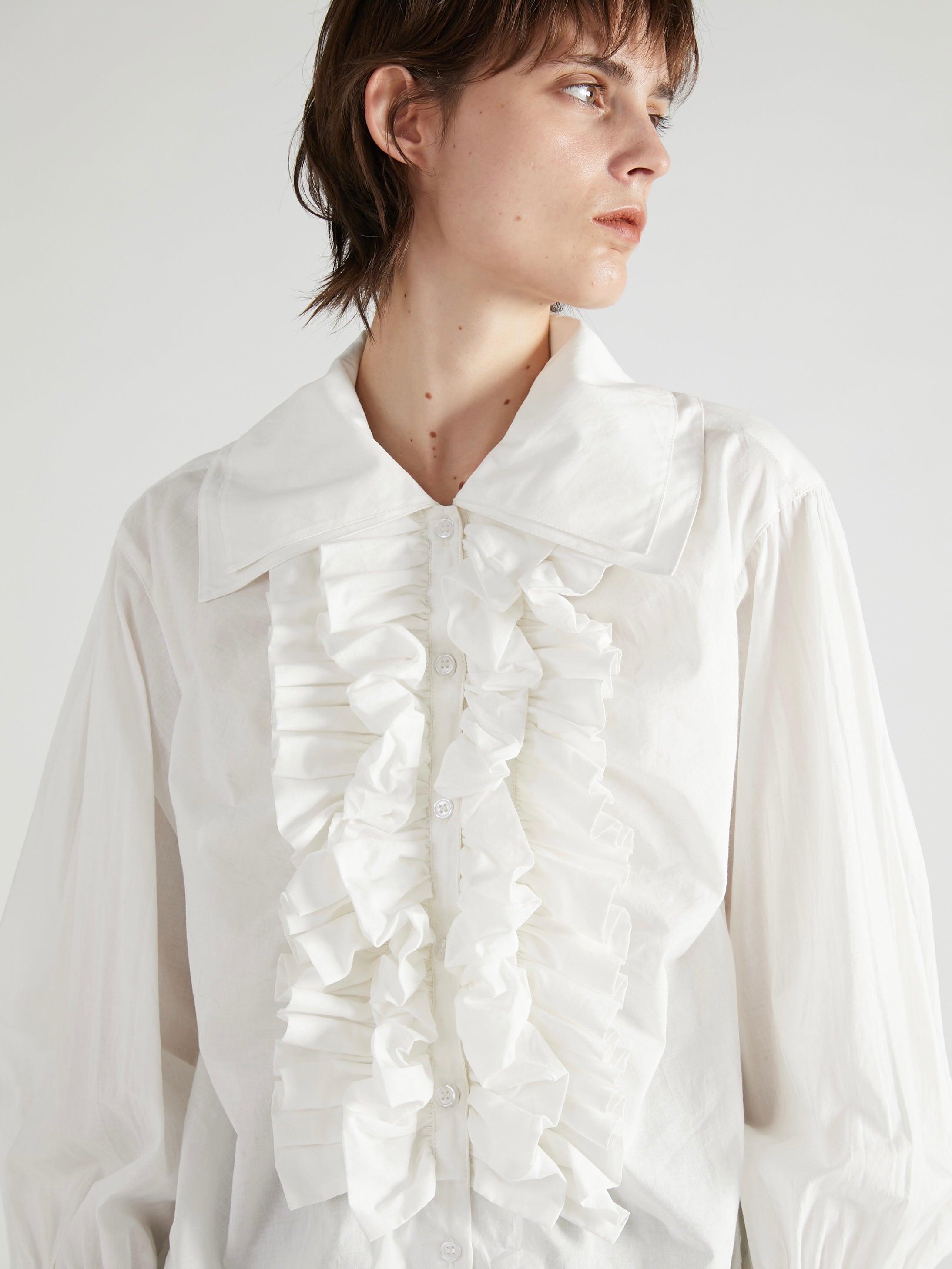 double collar frill blouse ｜WHITE