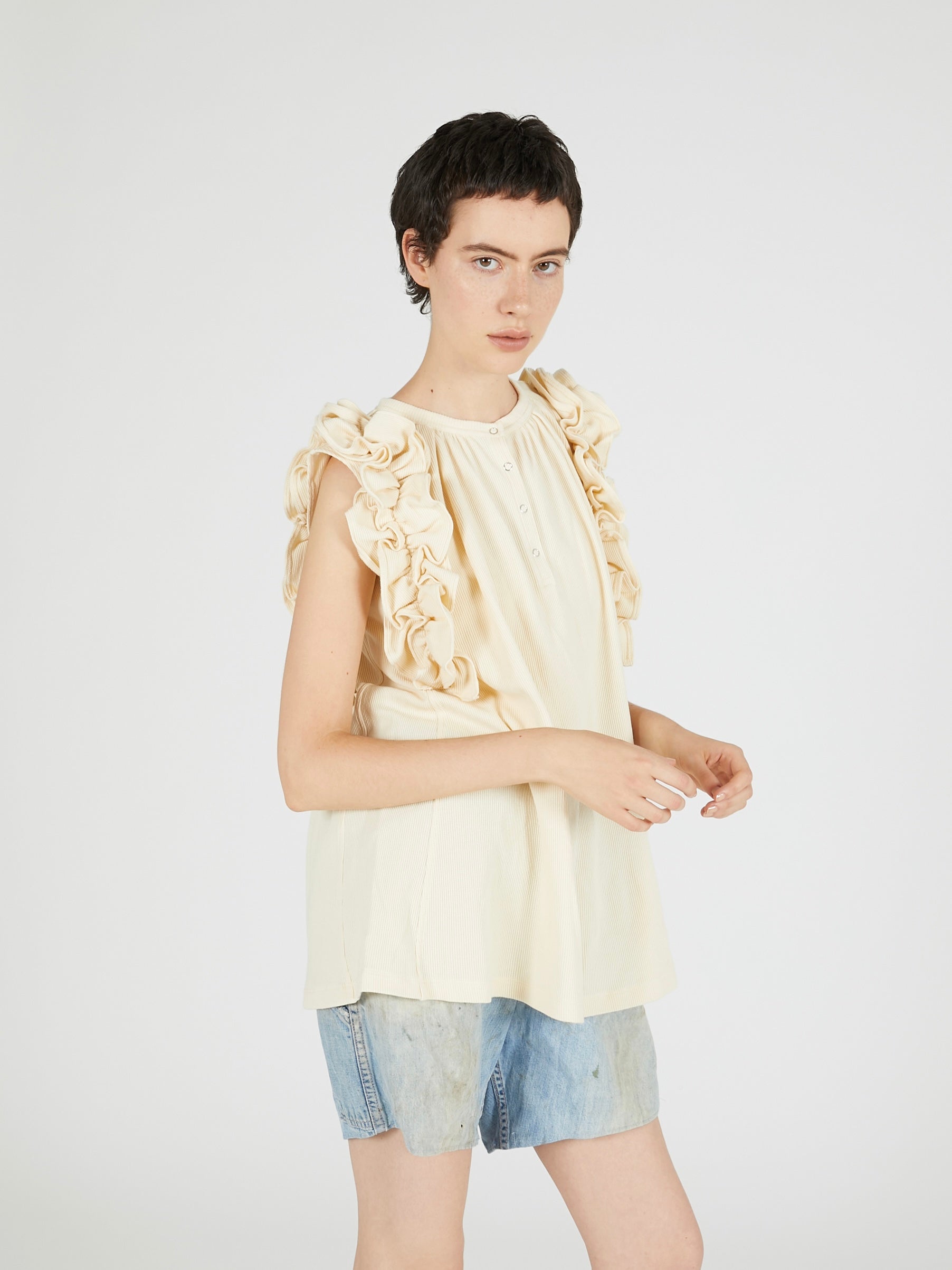 waffle frill nosleeve top｜IVORY