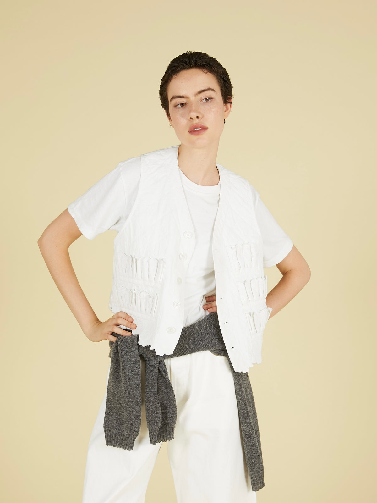 embroidery scallop vest｜WHITE