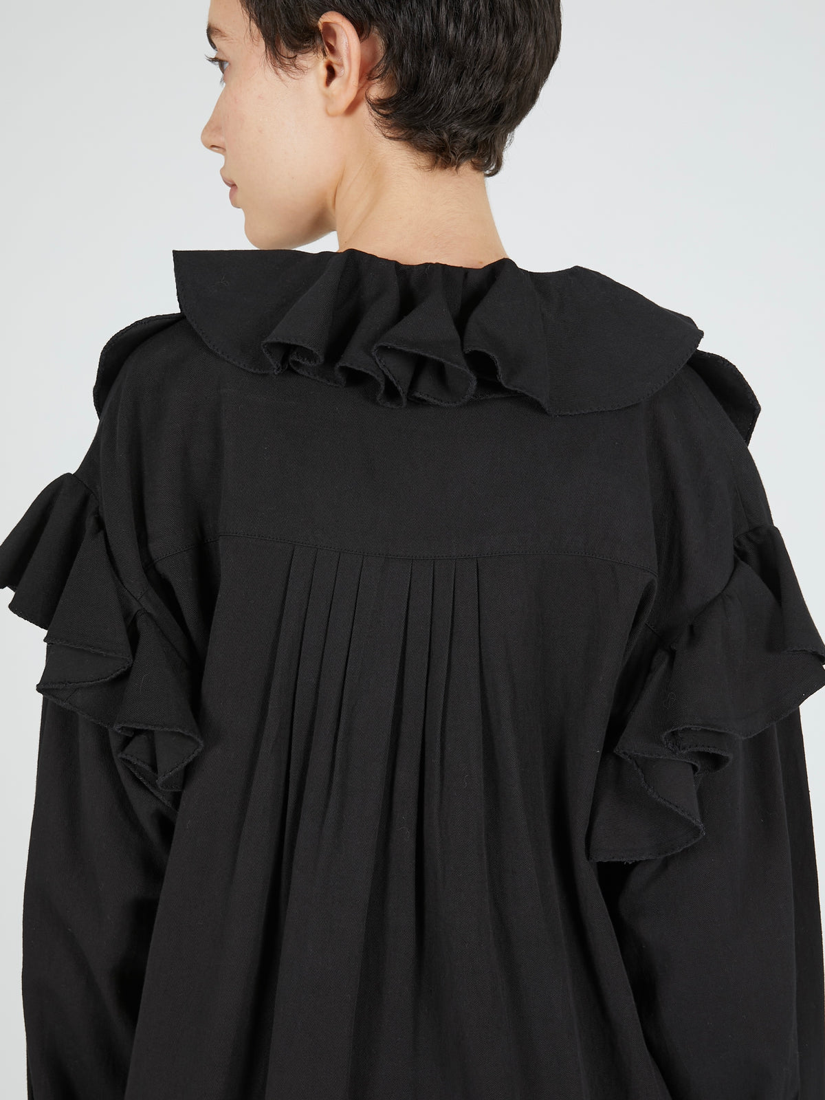 double front ruffle collar blouse｜BLACK