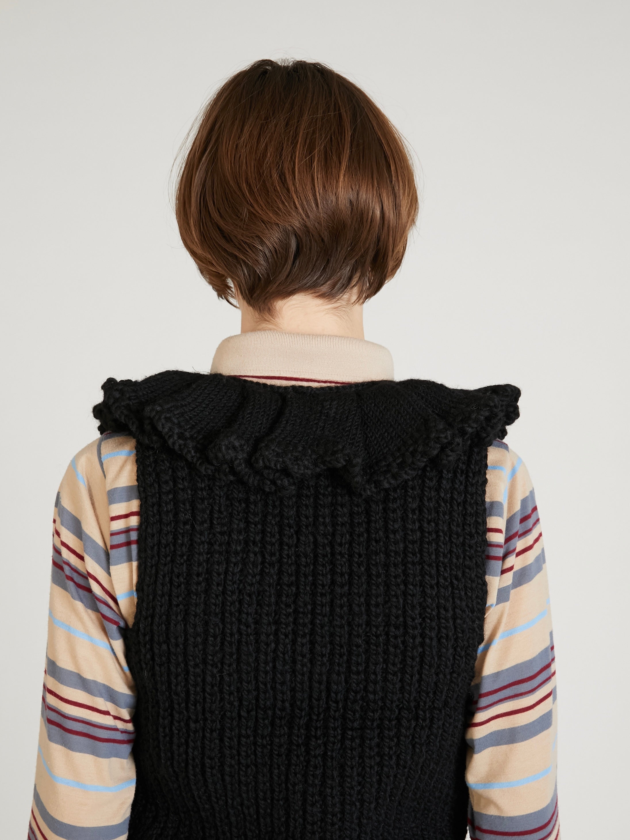 hand knit ruffle vest｜BLACK
