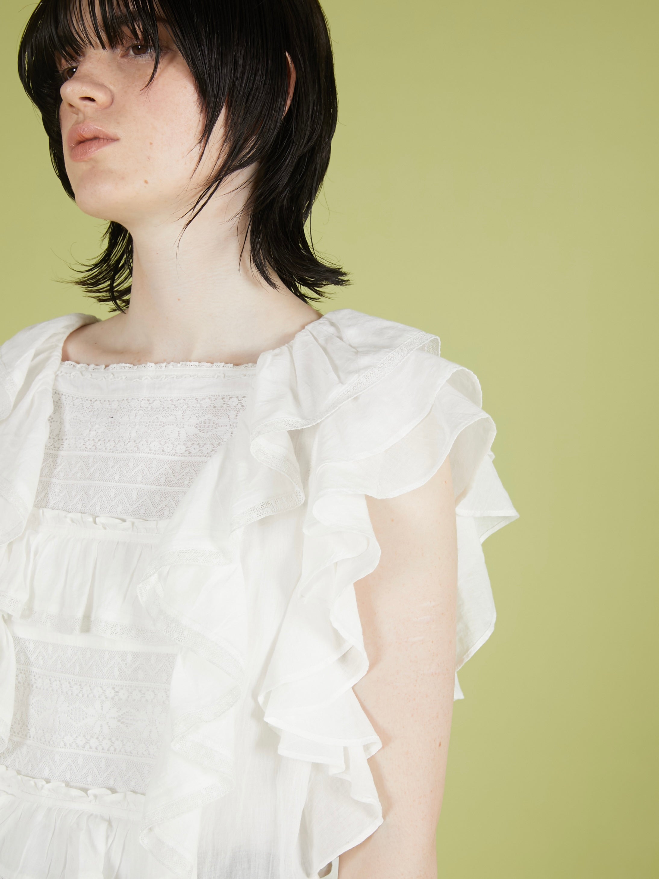 frill lace nosleeve blouse｜WHITE