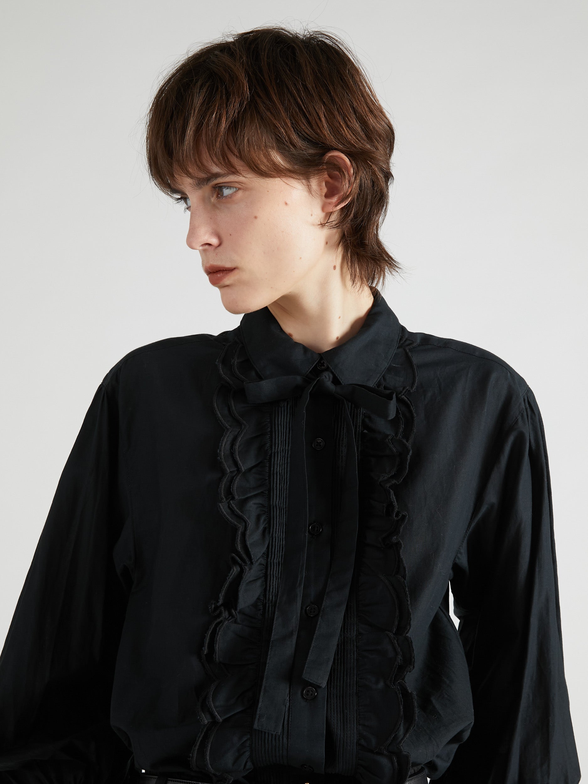 front scallop ribbon blouse｜BLACK