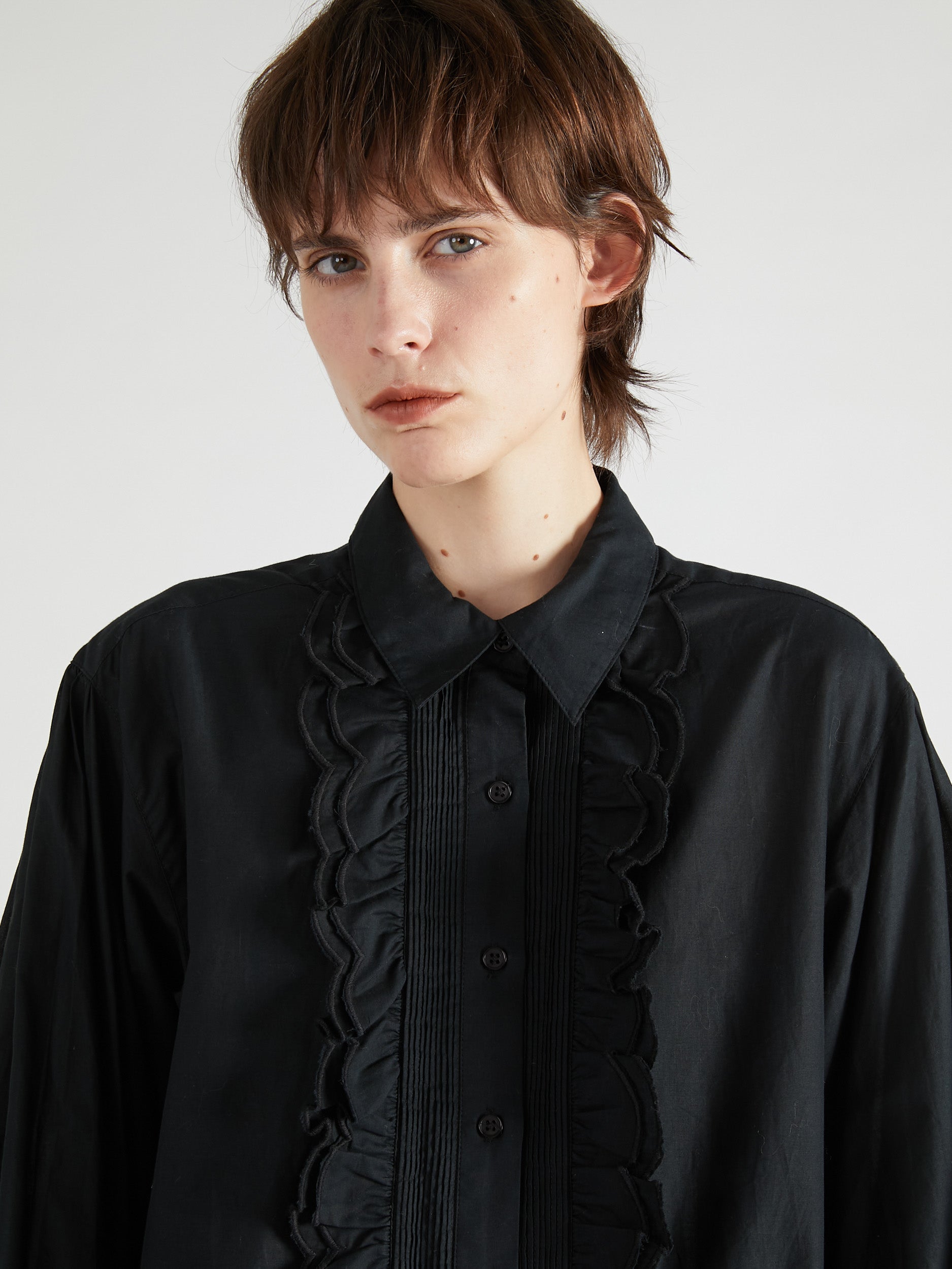 front scallop ribbon blouse｜BLACK