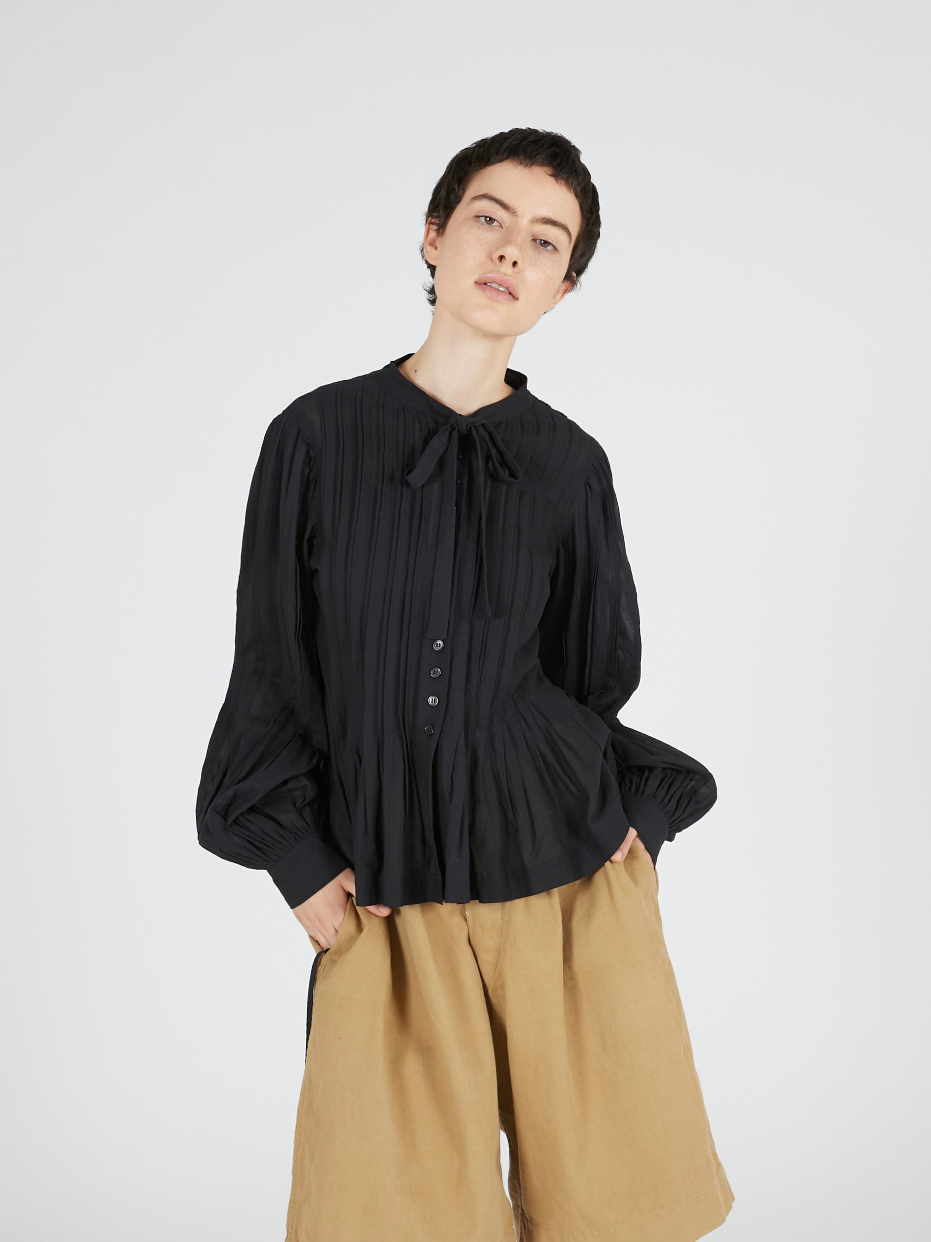 hand tuck flare blouse｜MULTI
