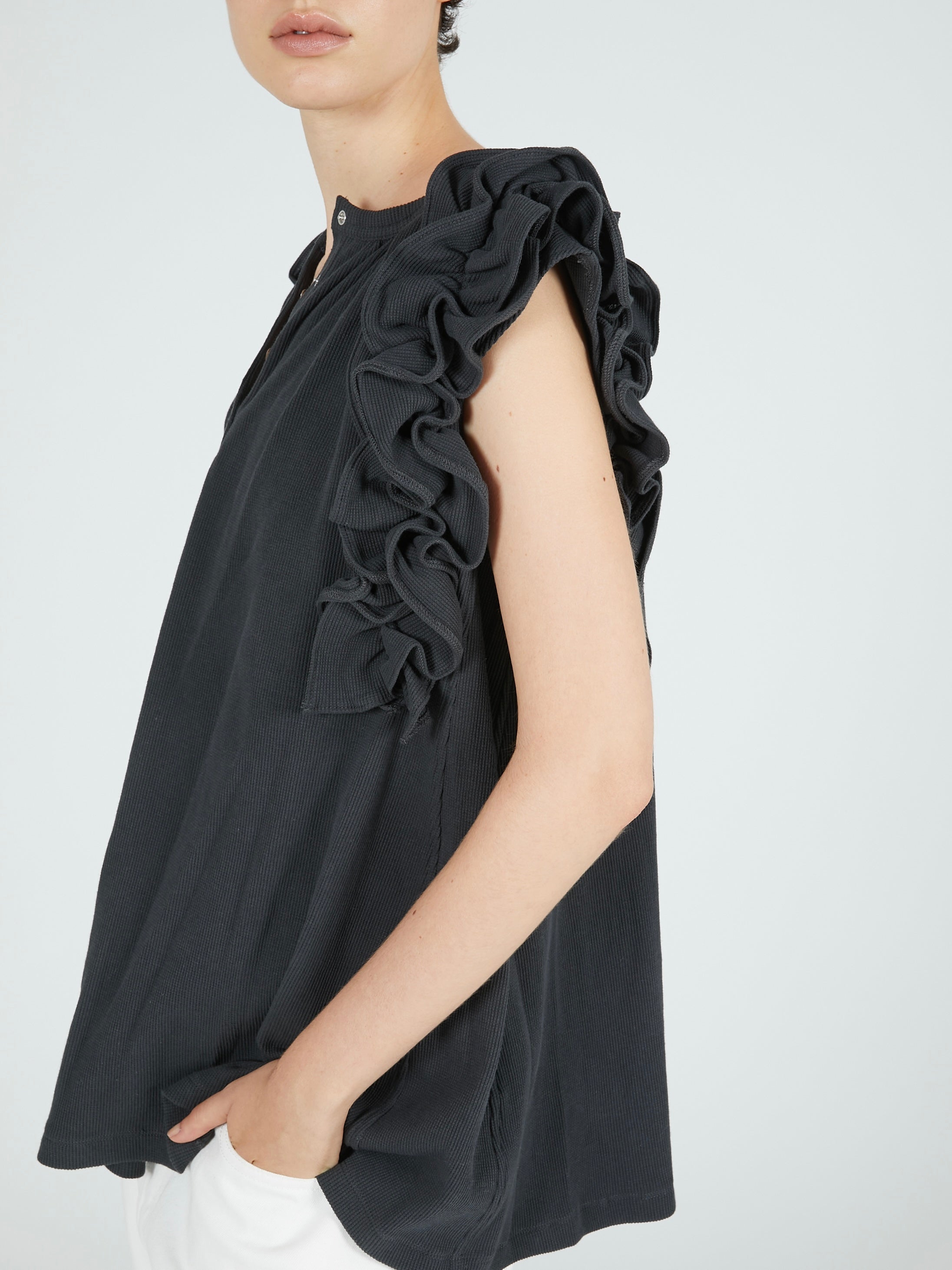 waffle frill nosleeve top｜CHARCOALGRAY