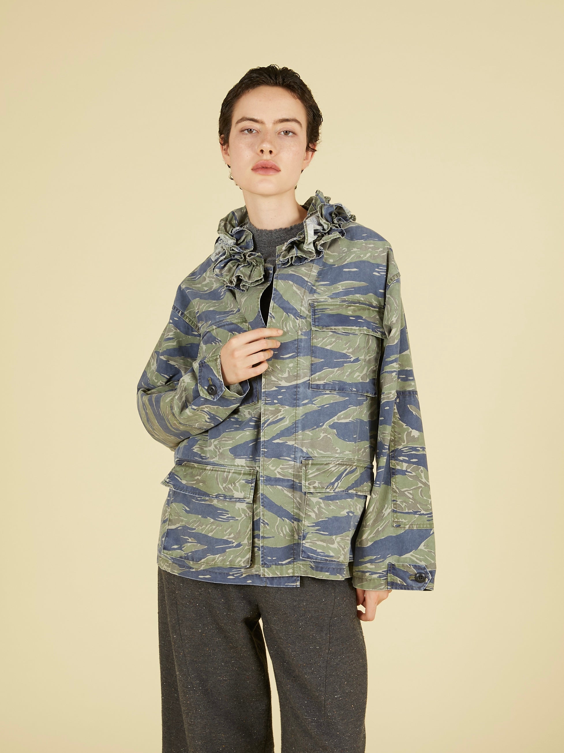 frill collar camo jacket｜NAVY