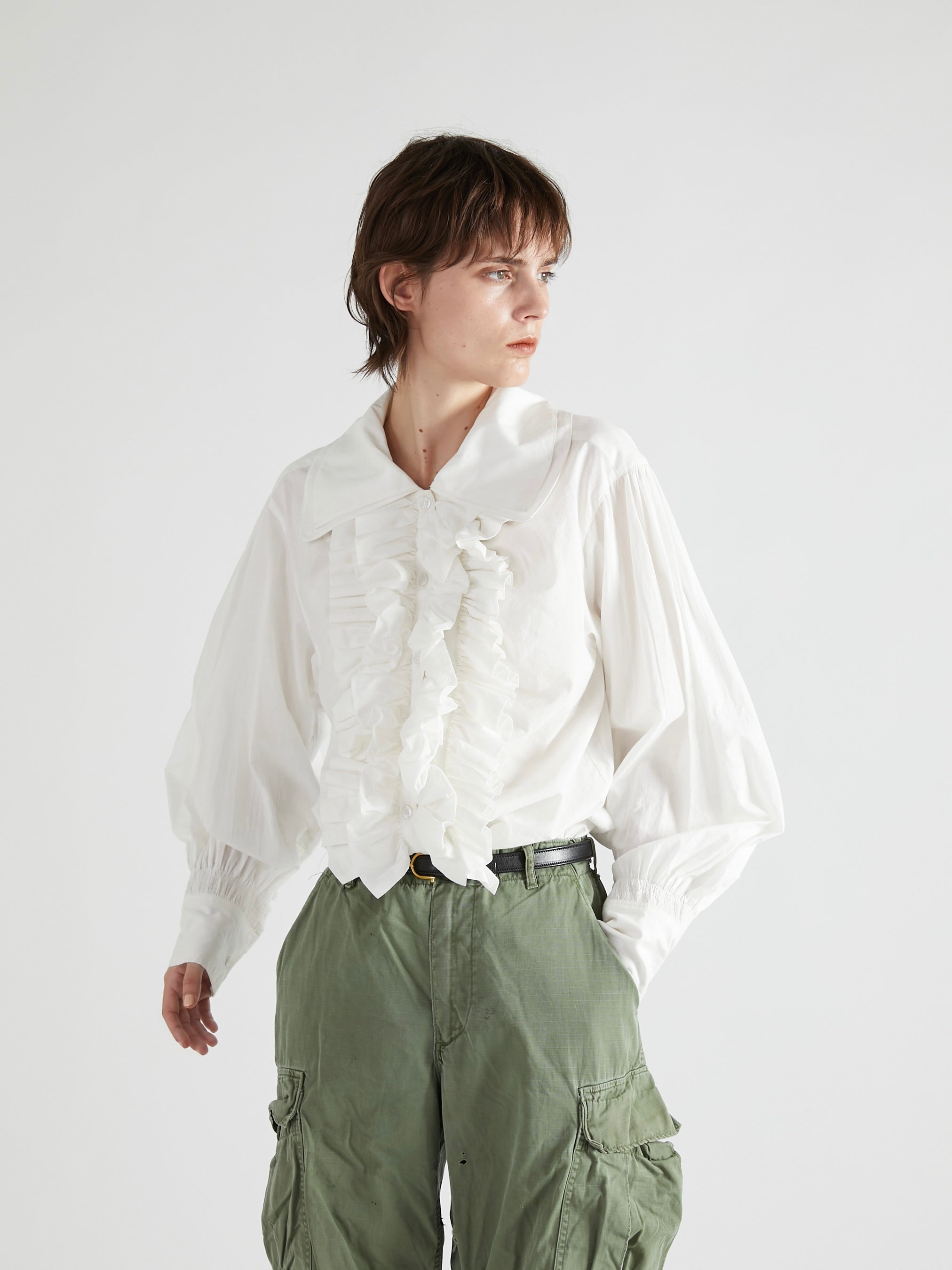 double collar frill blouse ｜WHITE