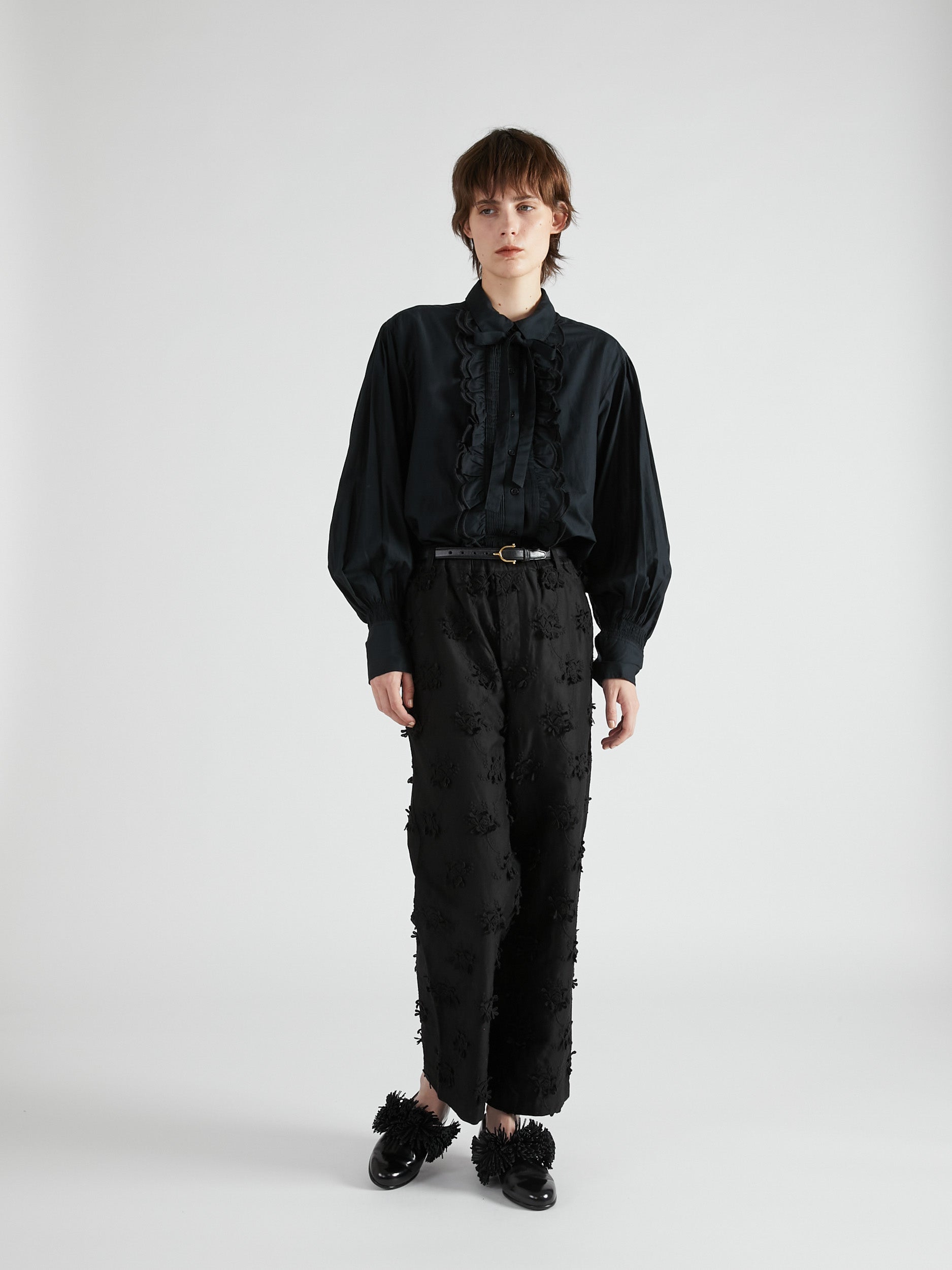 front scallop ribbon blouse｜BLACK