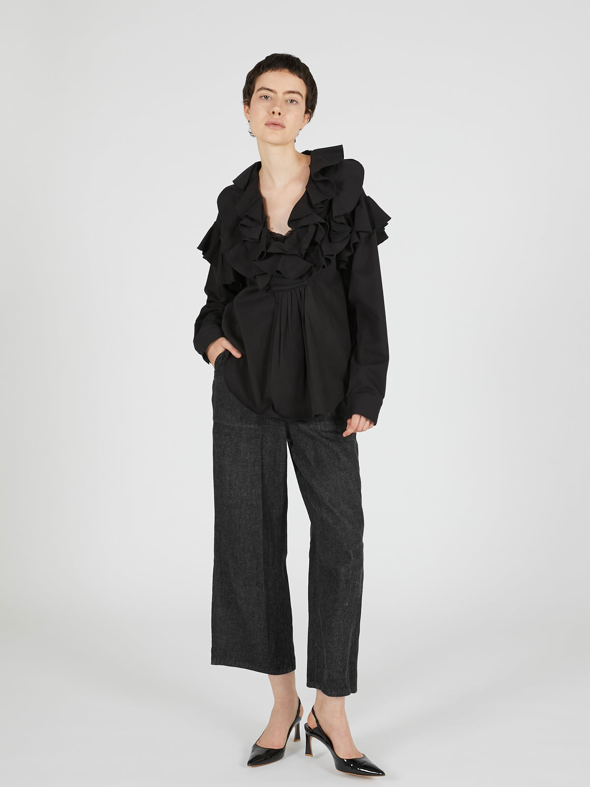 double front ruffle collar blouse｜BLACK