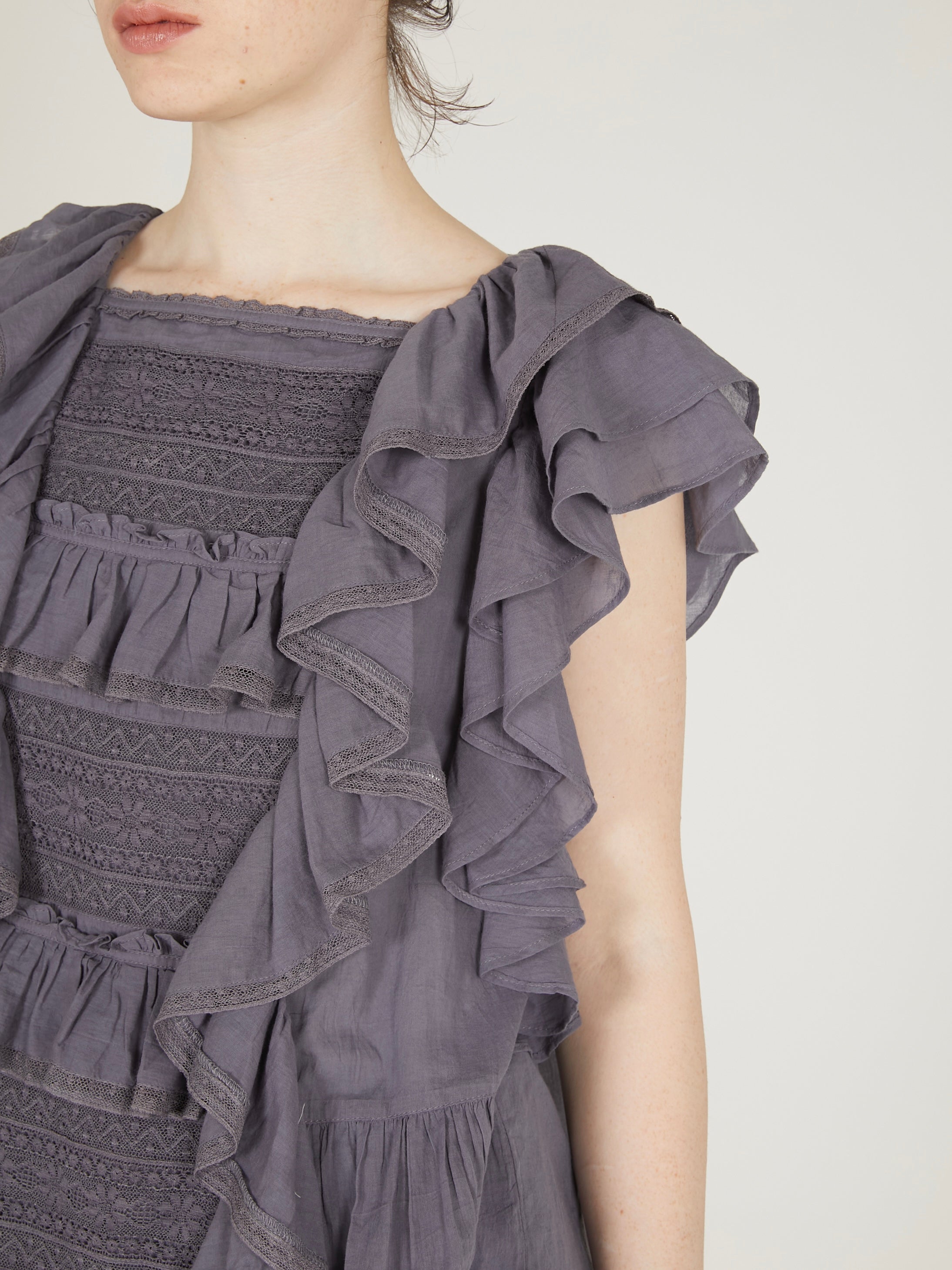 frill  lace nosleeve  blouse｜GRAY