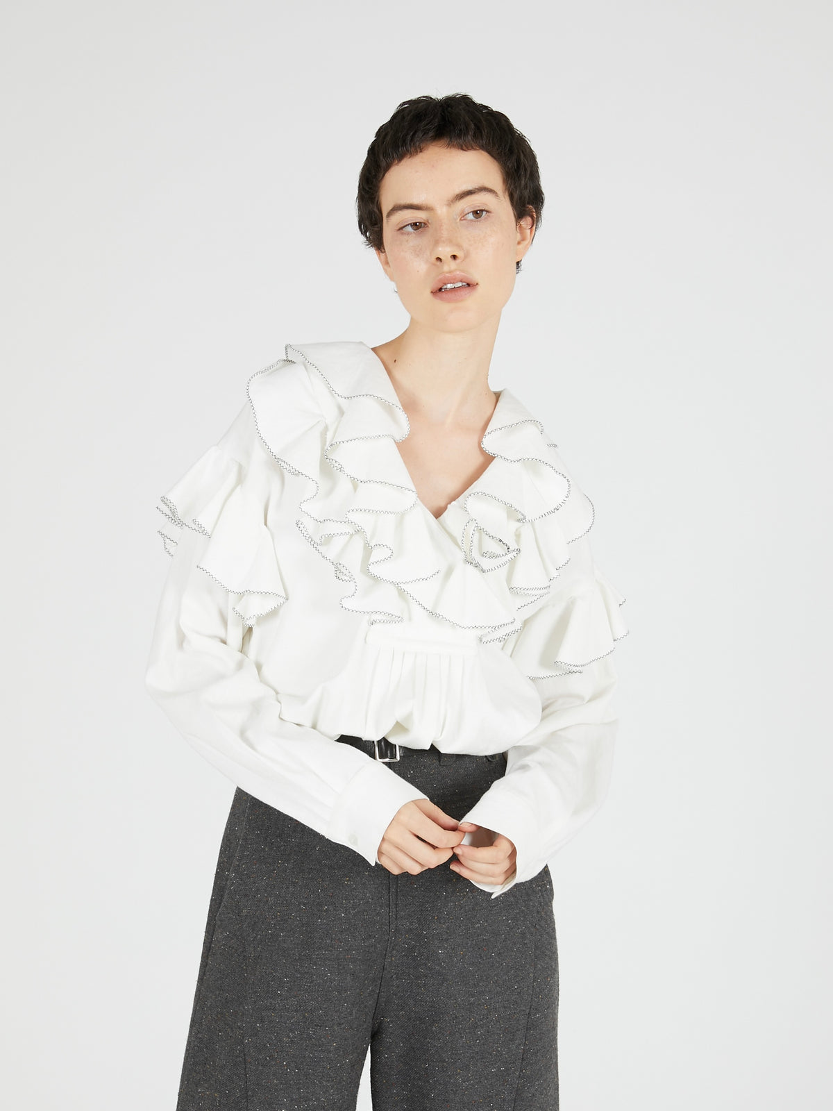 double front ruffle collar blouse｜BLACK