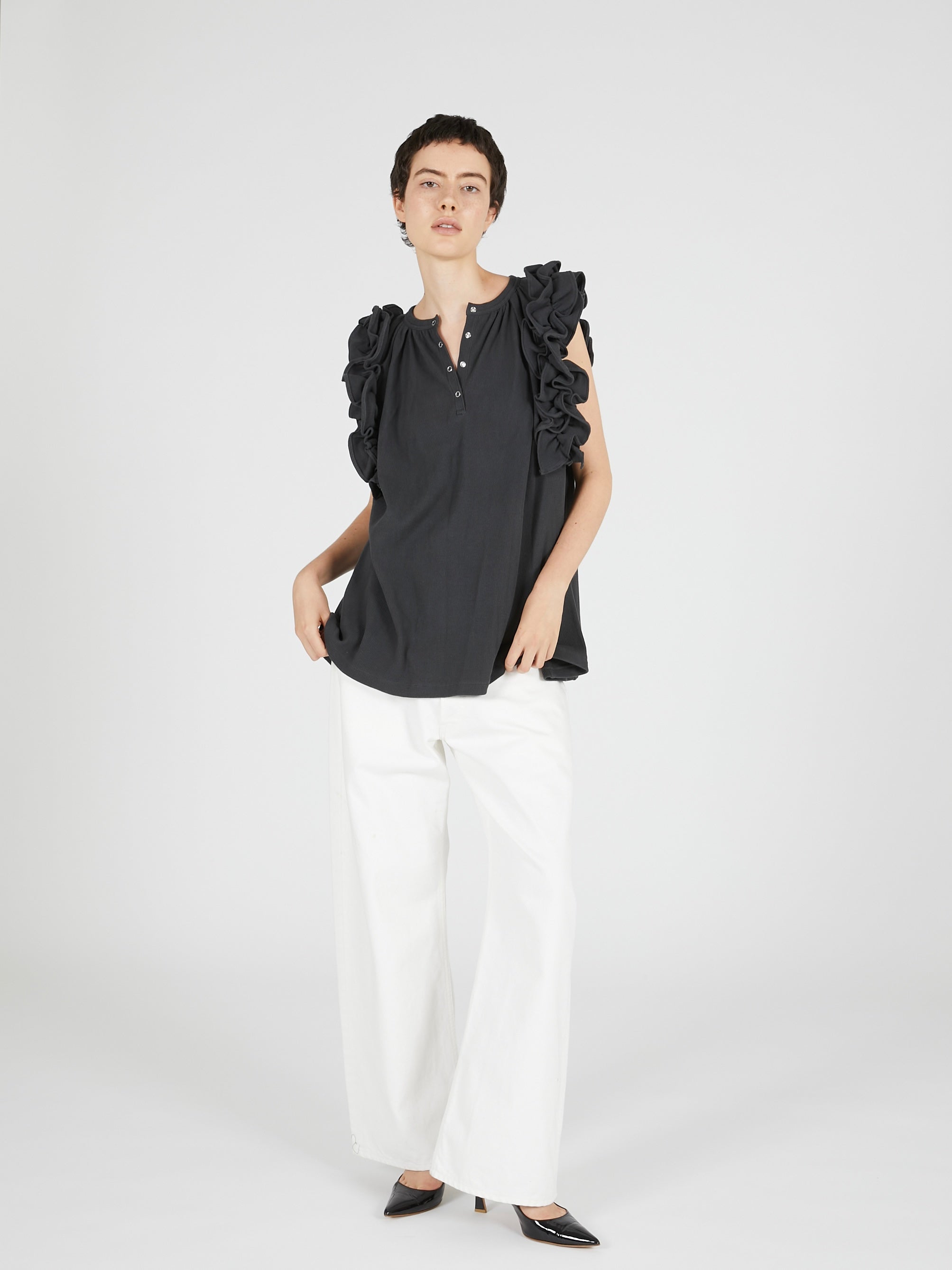 waffle frill nosleeve top｜CHARCOALGRAY