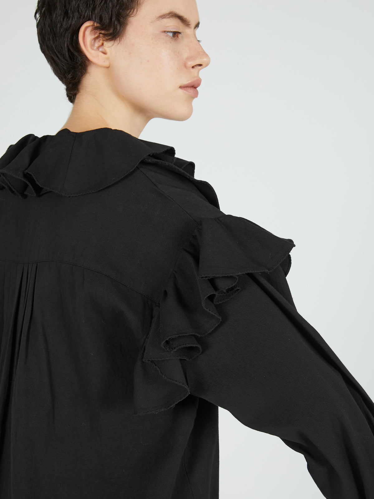 double front ruffle collar blouse｜BLACK