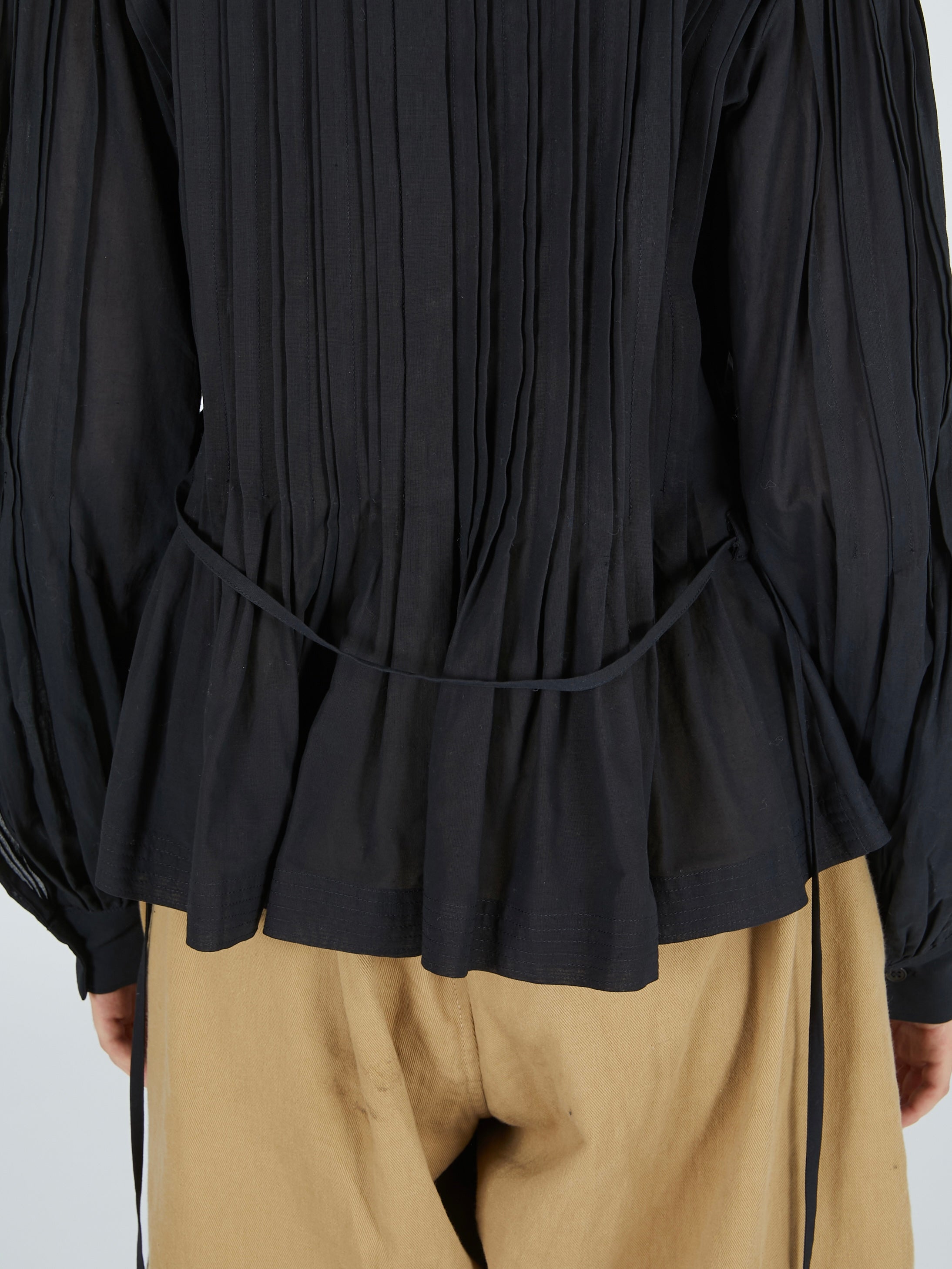 hand tuck flare blouse｜BLACK