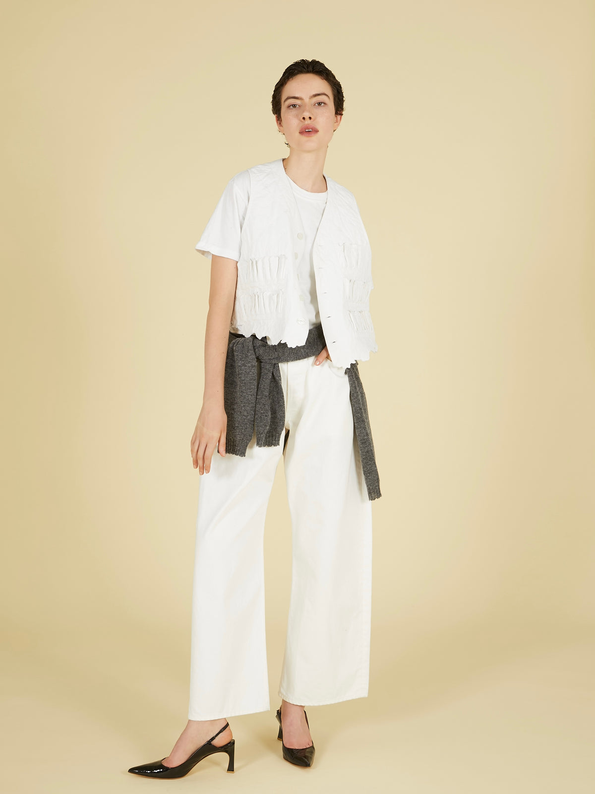 embroidery scallop vest｜WHITE