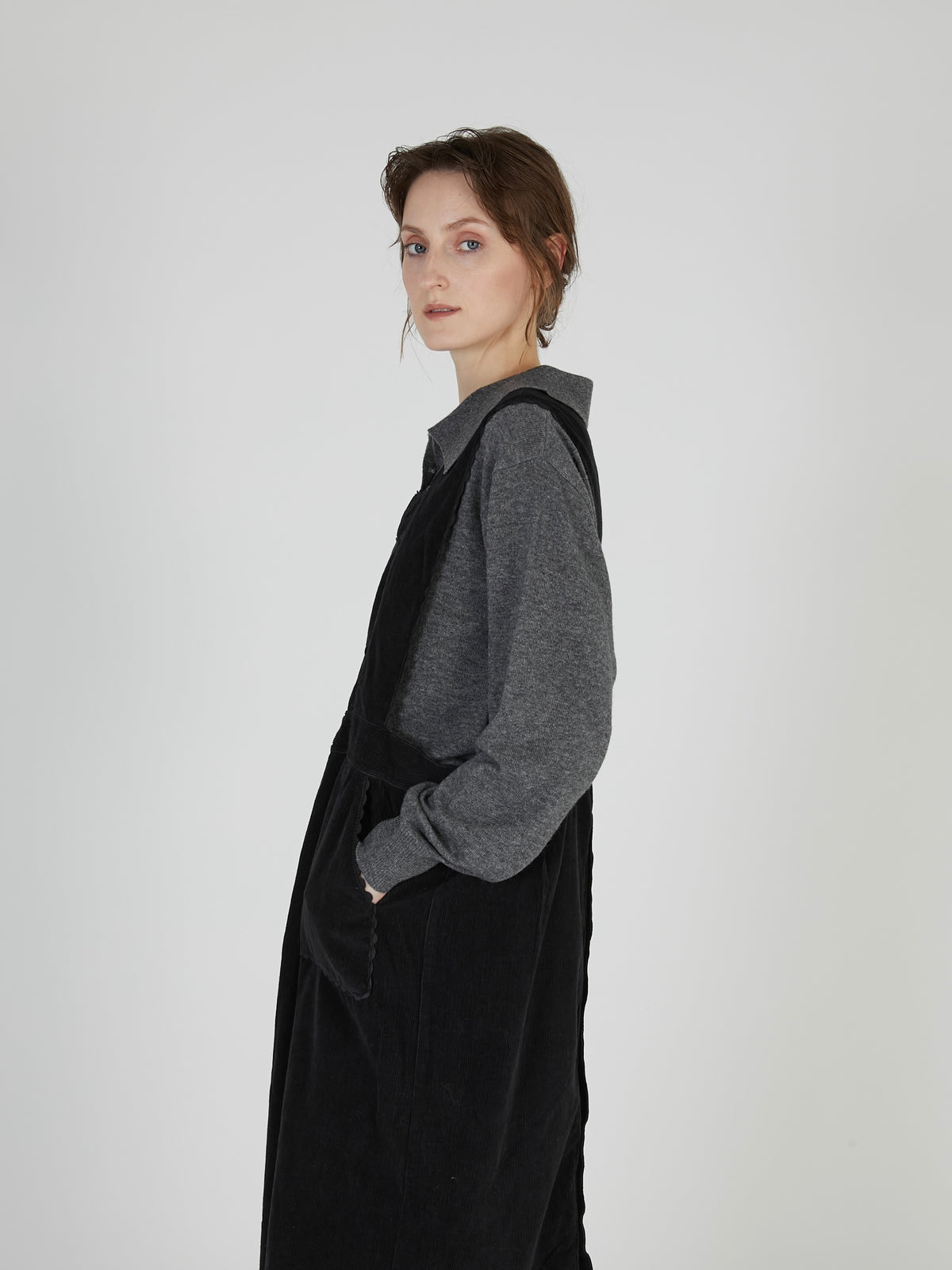 corduroy apron onepiece｜BLACK