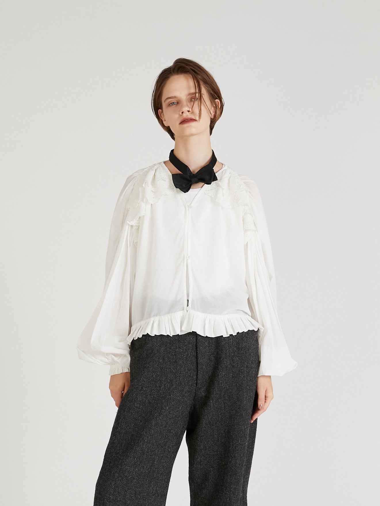 scallop frill blouse｜WHITE