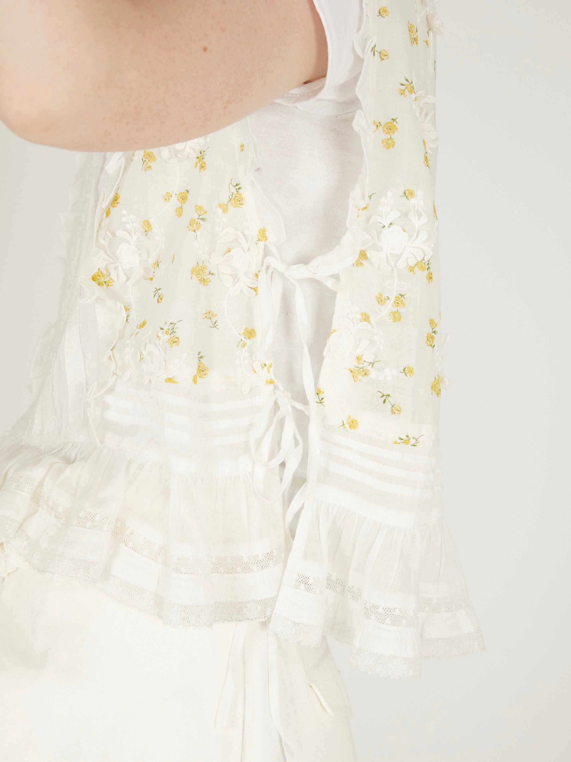 sheer flower vest blouse｜IVORY