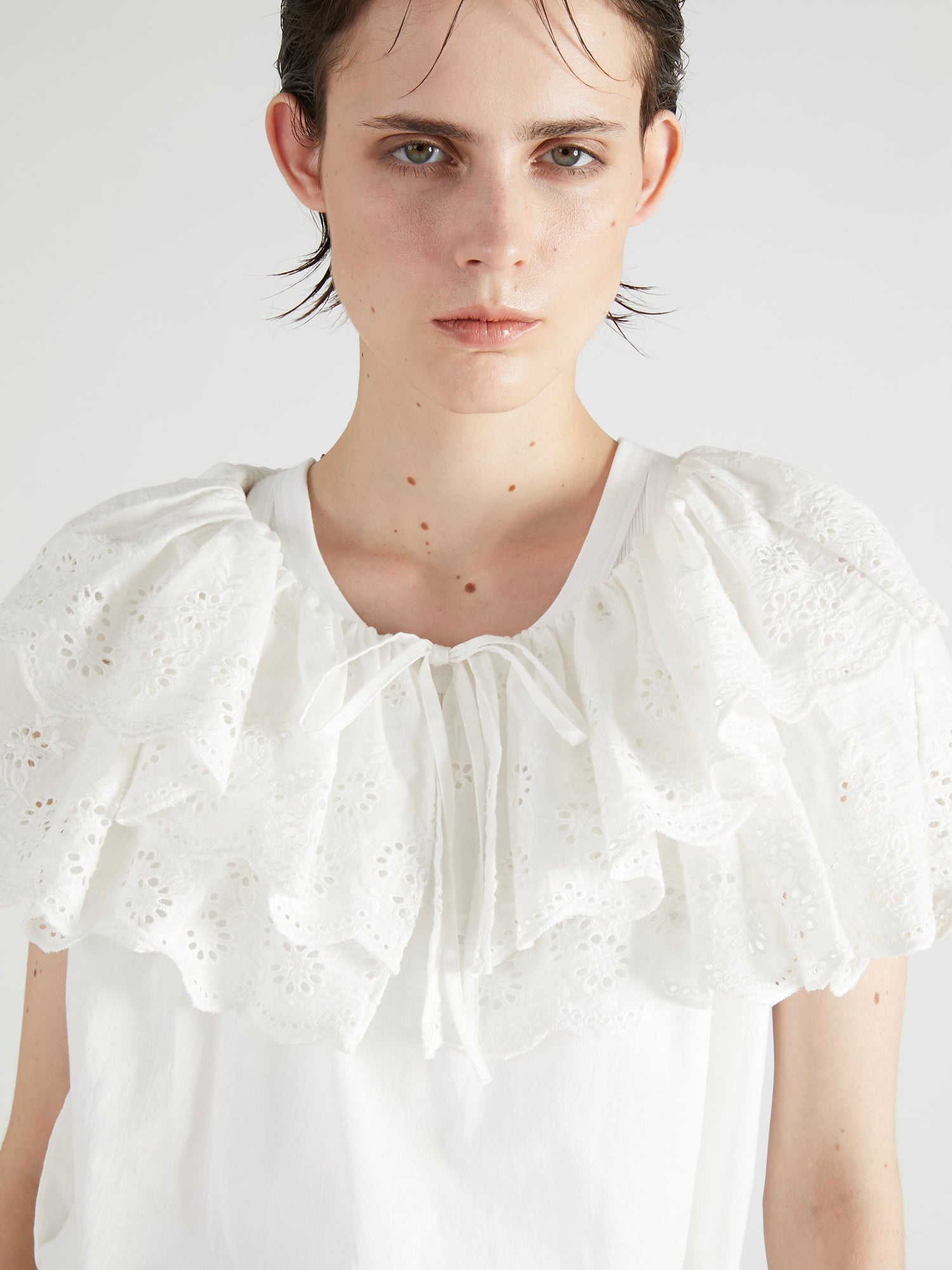 cutwork embroidery blouse ｜ WHITE