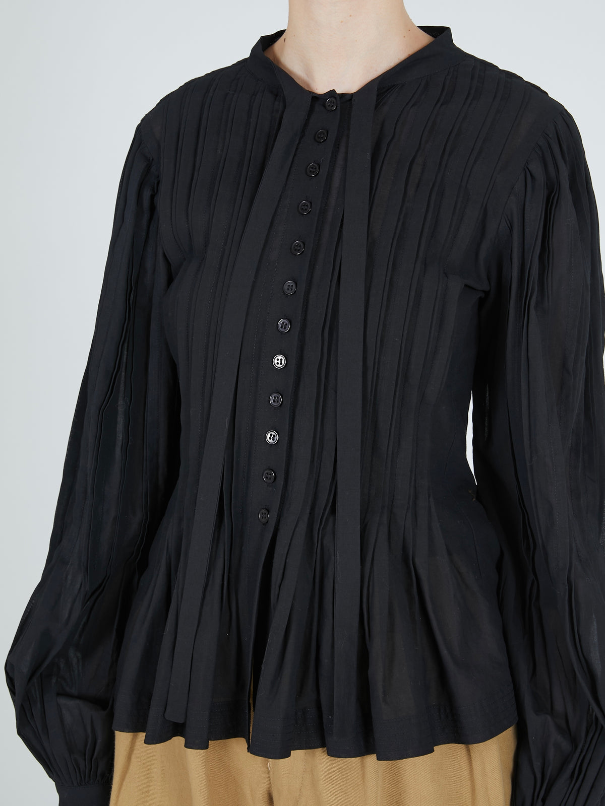 hand tuck flare blouse｜BLACK