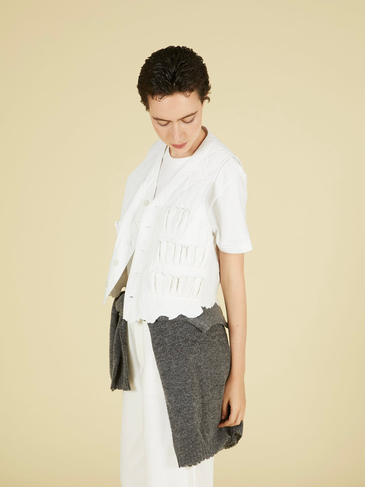 embroidery scallop vest｜WHITE