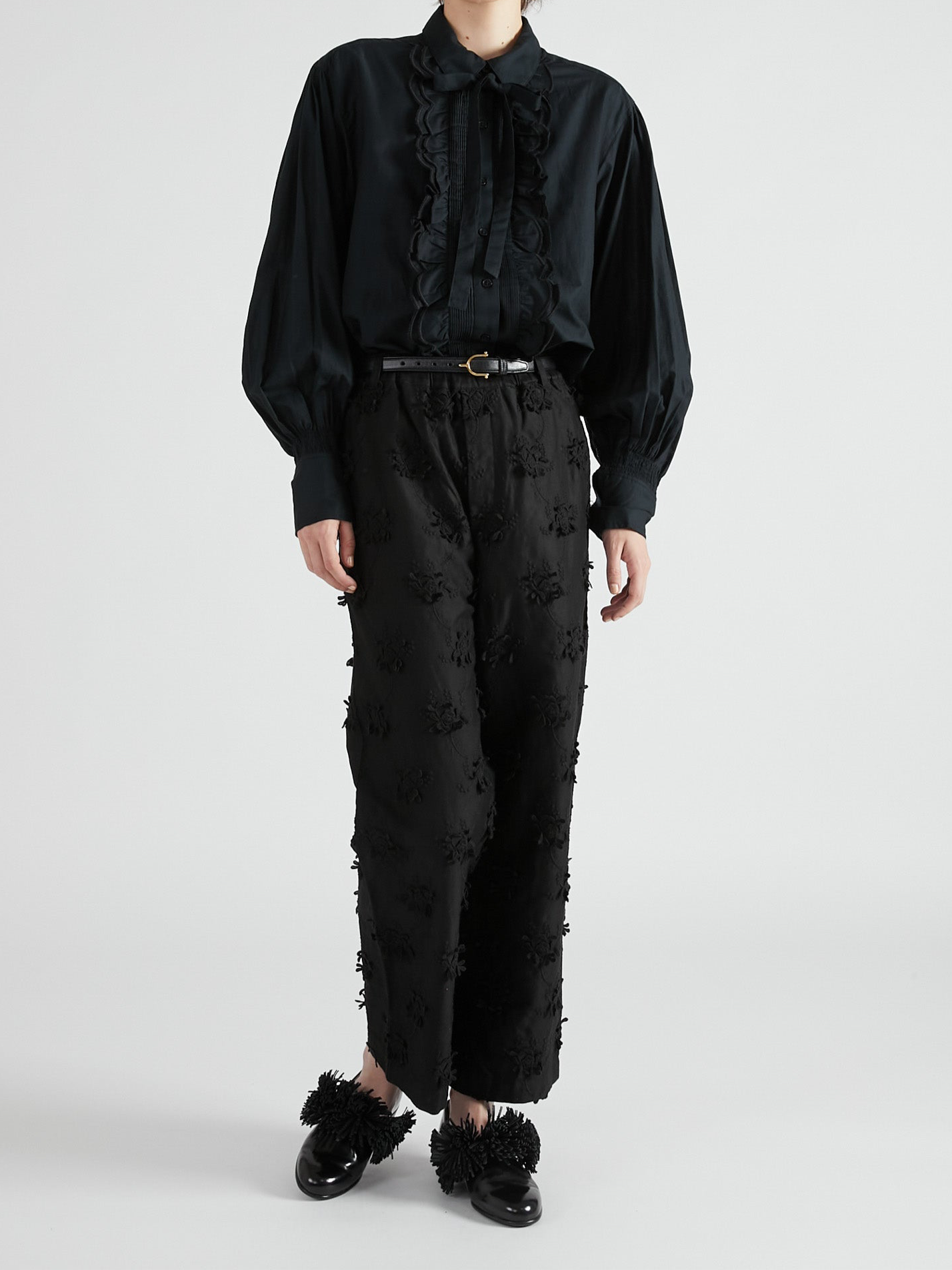 front scallop ribbon blouse｜BLACK