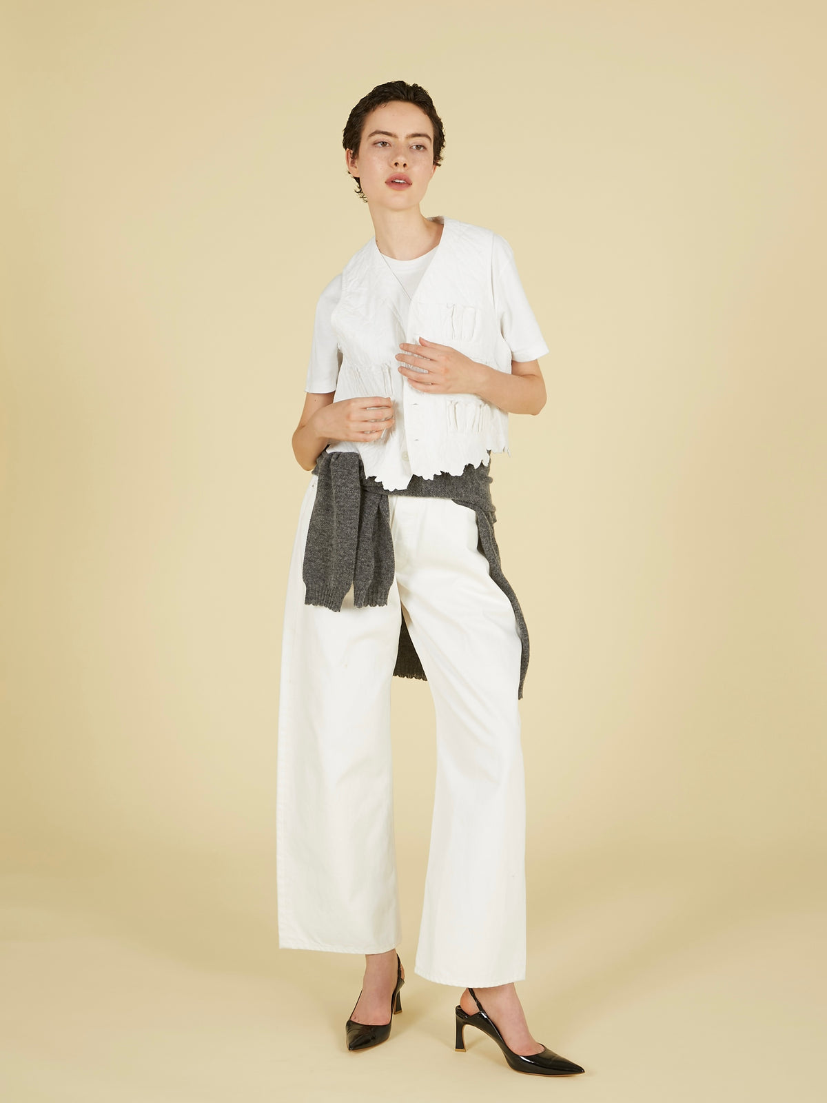embroidery scallop vest｜WHITE