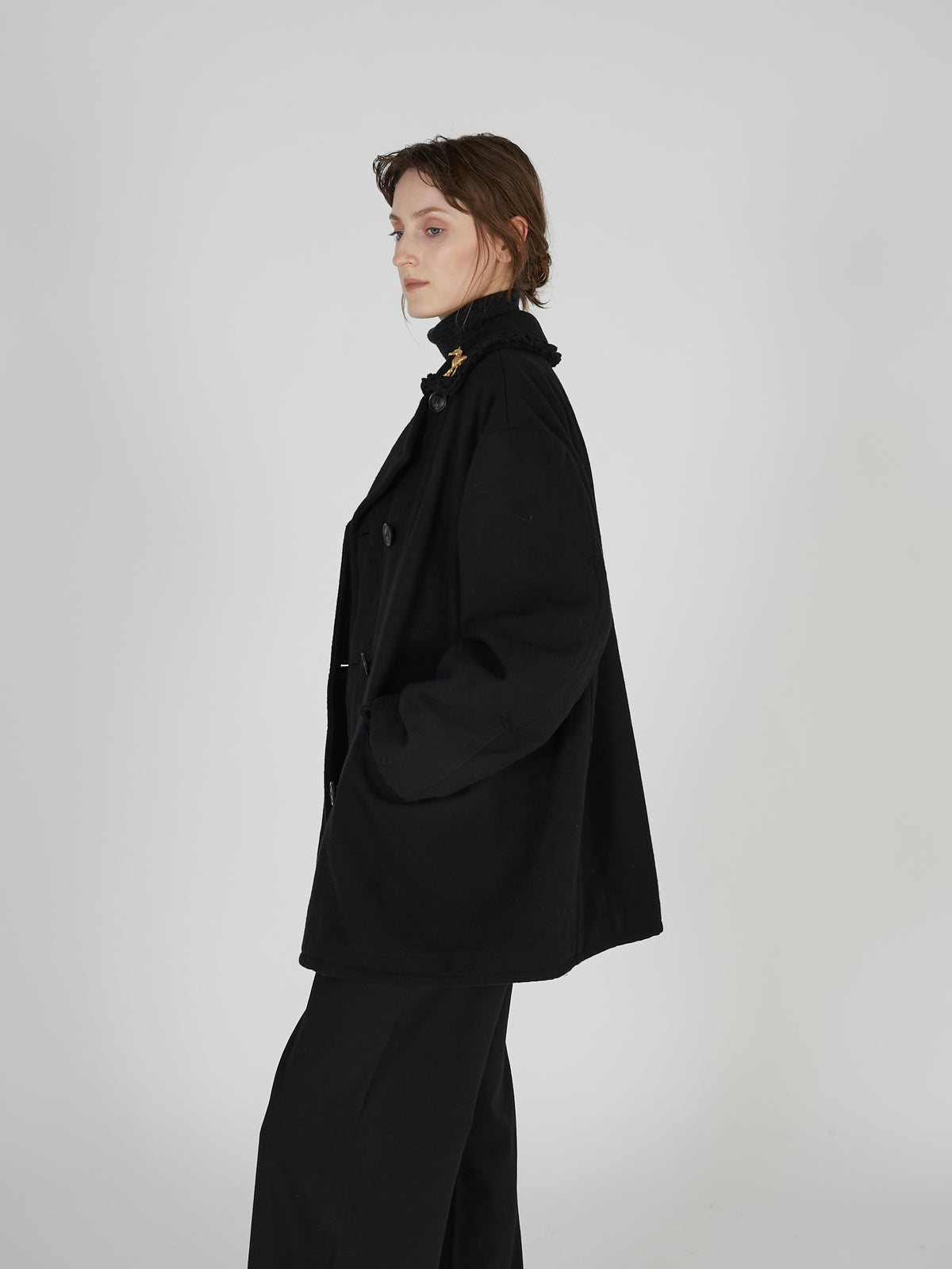 over P coat｜BLACK
