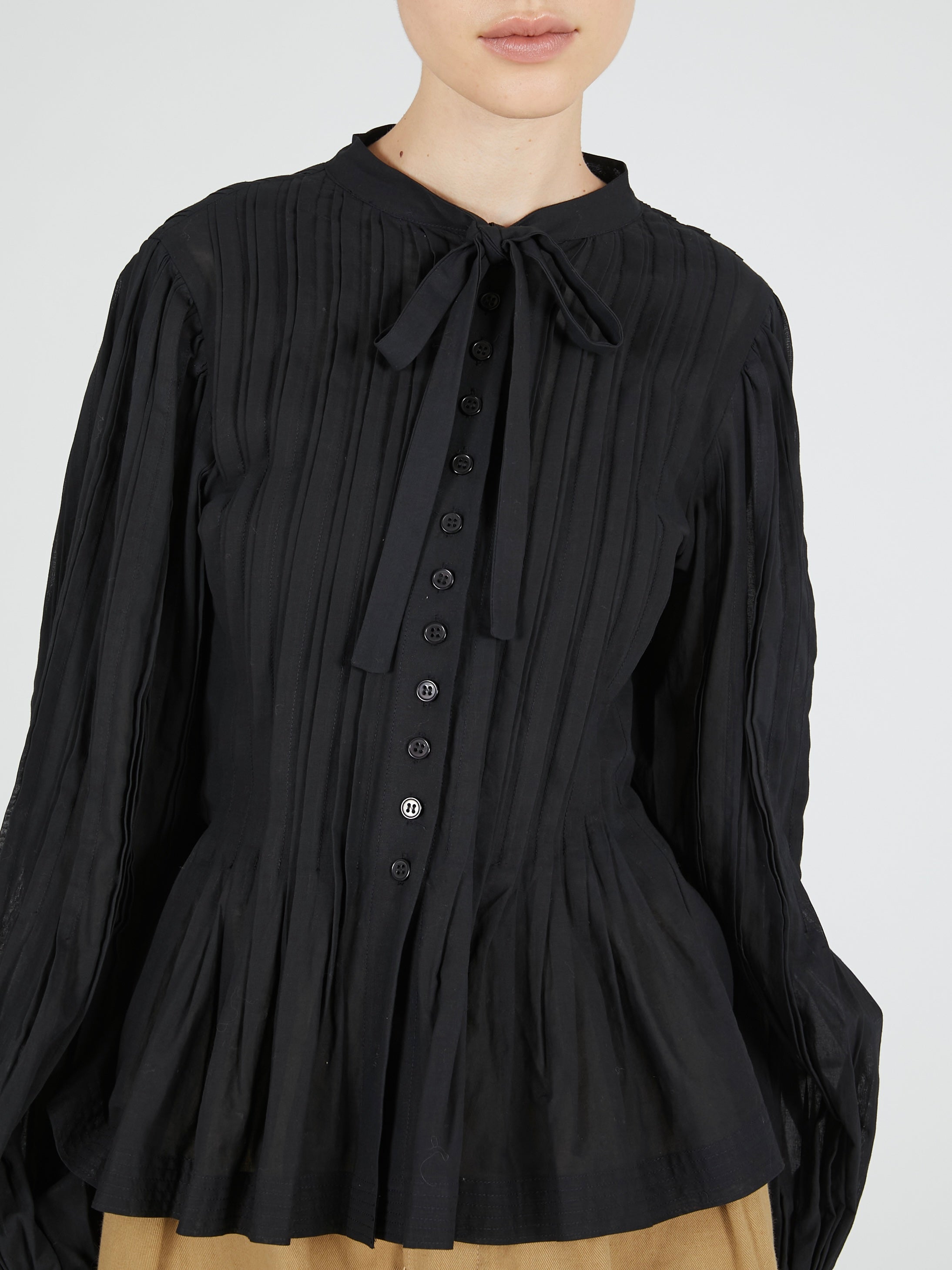 hand tuck flare blouse｜BLACK