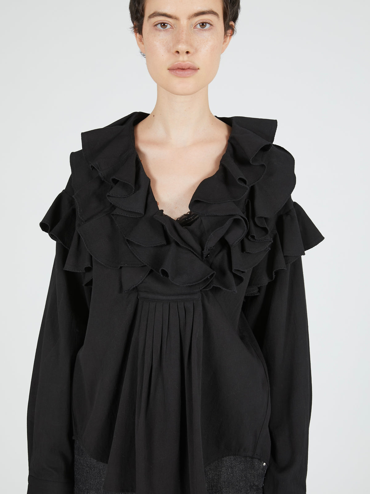 double front ruffle collar blouse｜BLACK