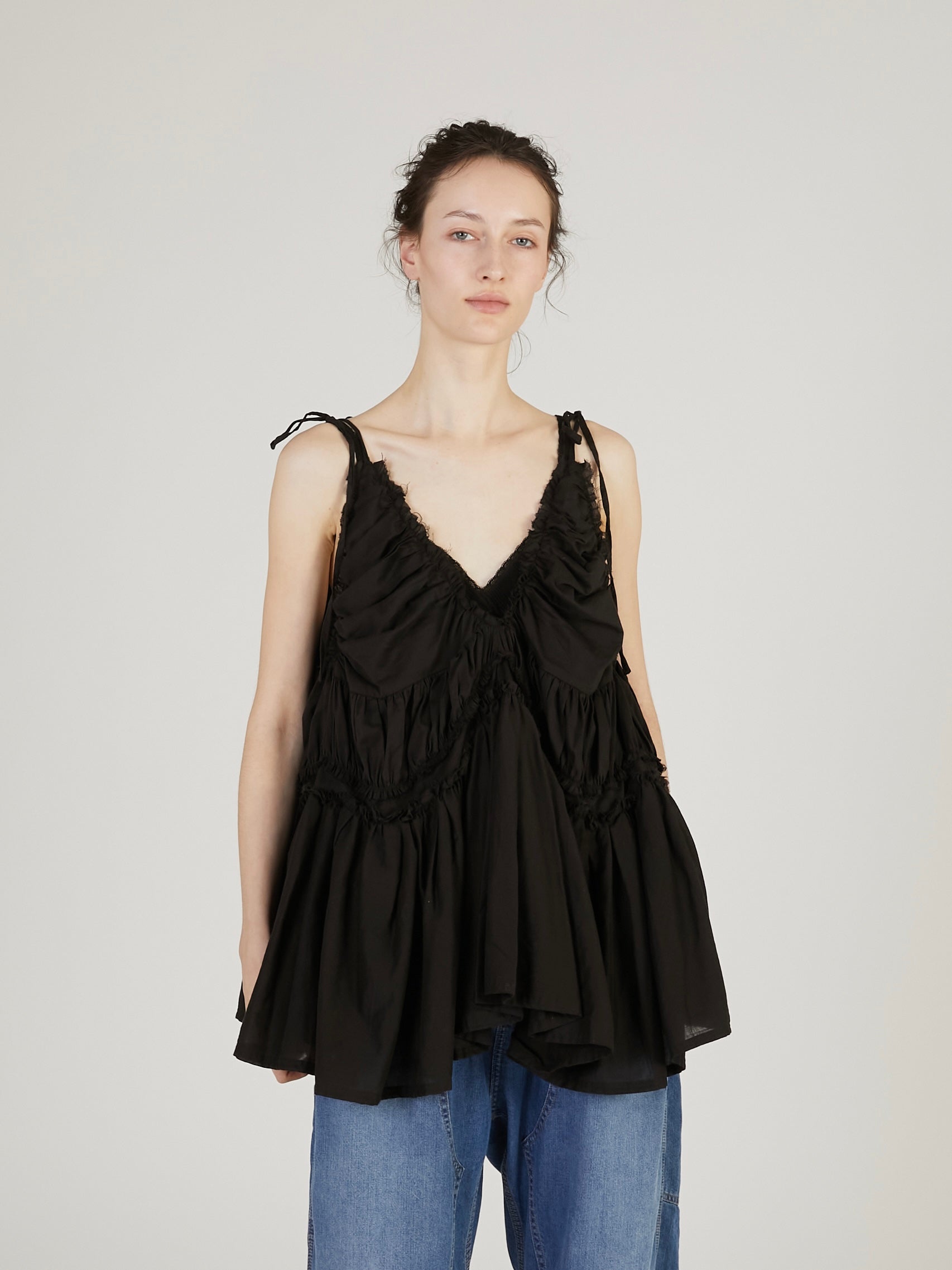 frill gather volume camisole｜BLACK