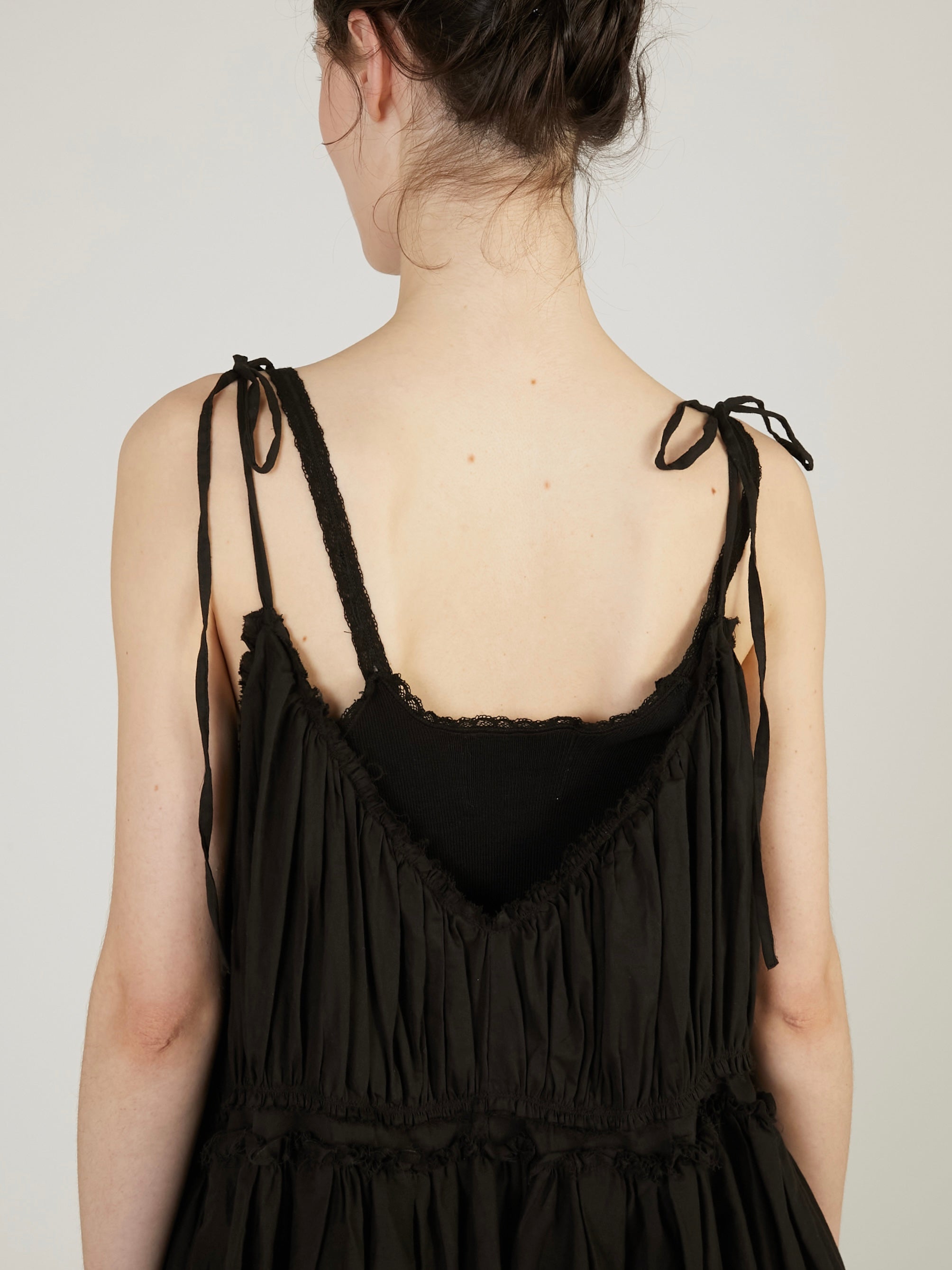 frill gather volume camisole｜BLACK