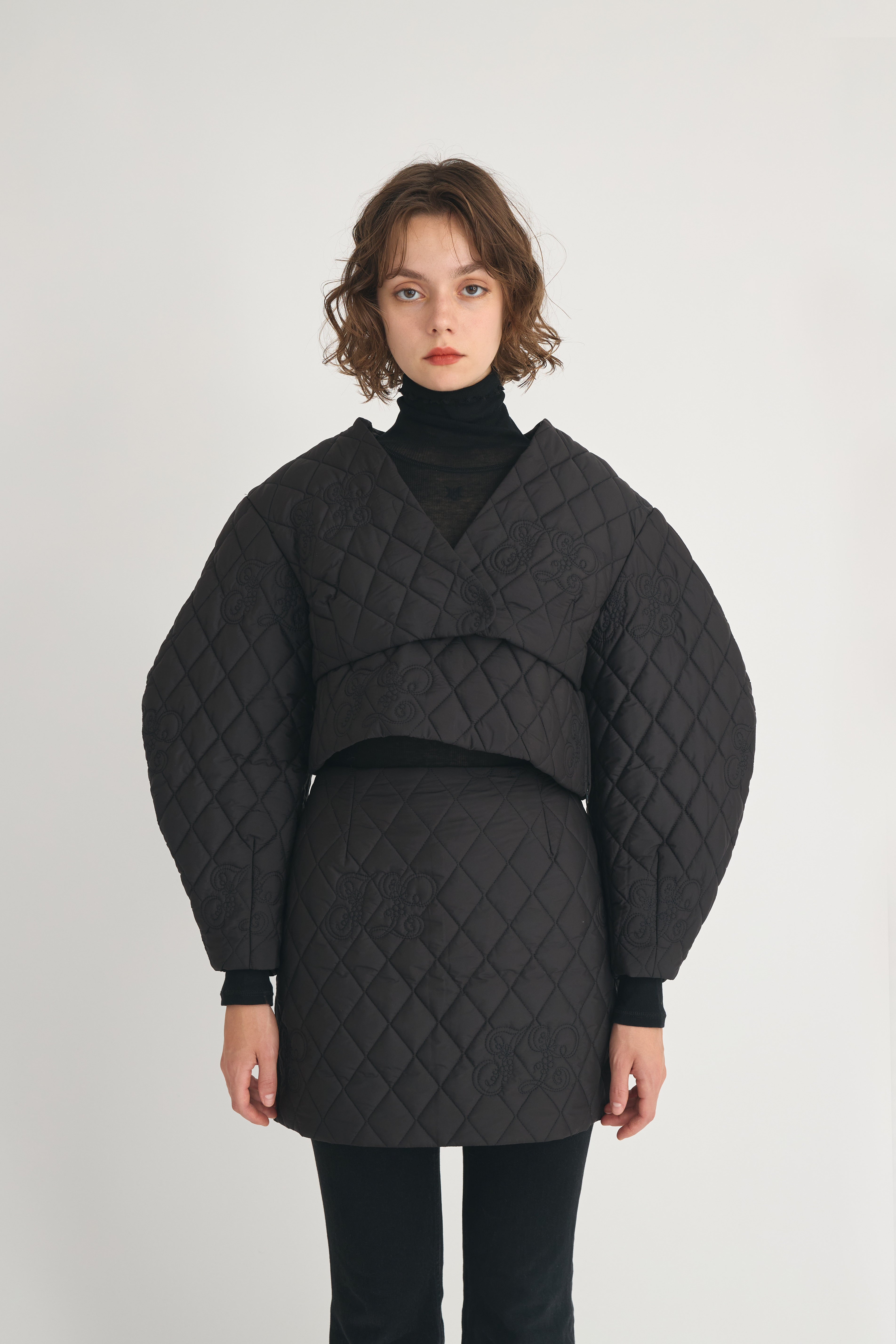 initial quilt cropped jacket│BLACK