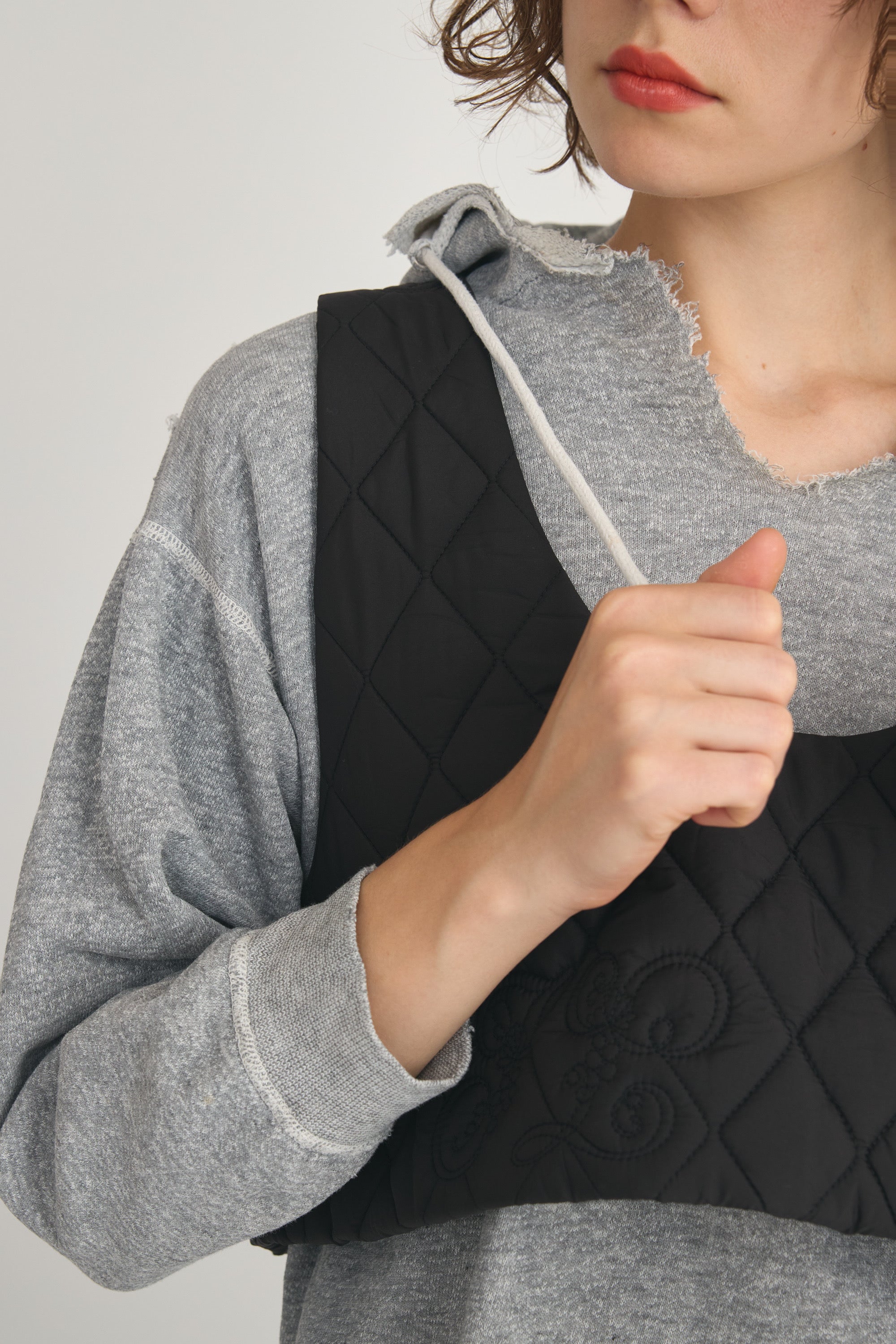 initial quilt vest│BLACK