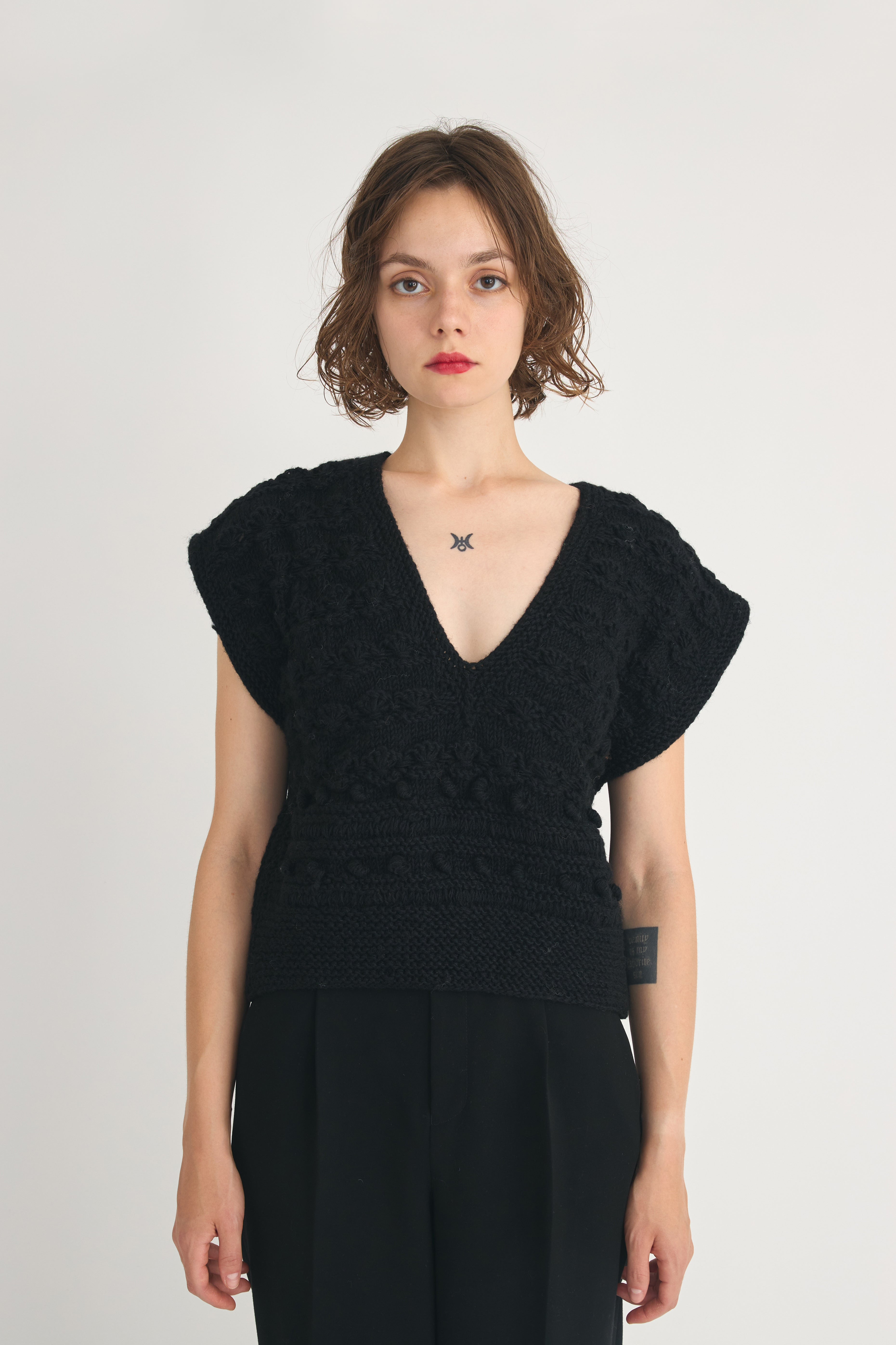 hand knit vest │ BLACK 