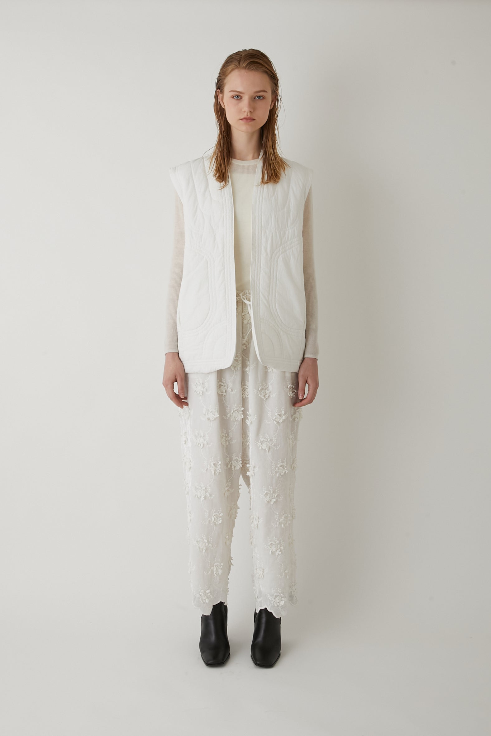velvet 3D embroidery pants │ WHITE