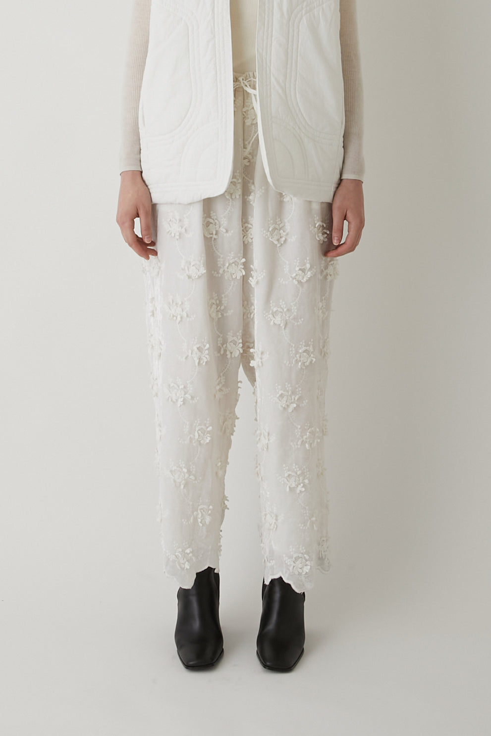[SECRET SALE] velvet 3D embroidery pants │ WHITE 