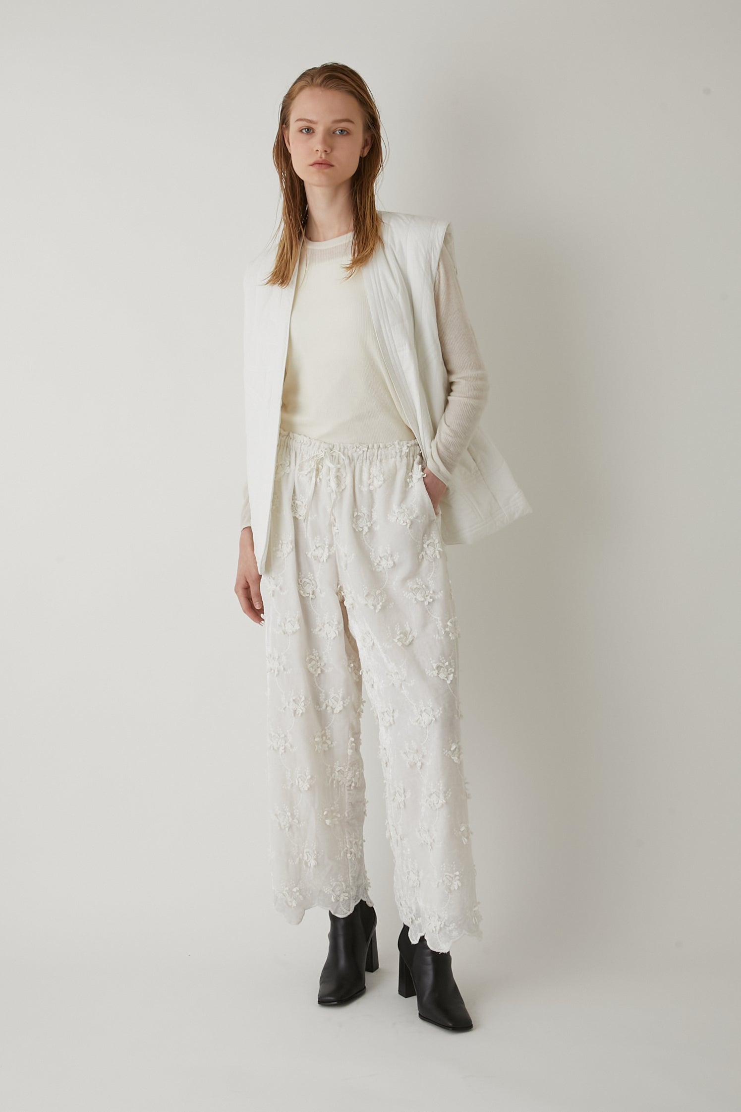 【SECRET SALE】velvet 3D embroidery pants │ WHITE