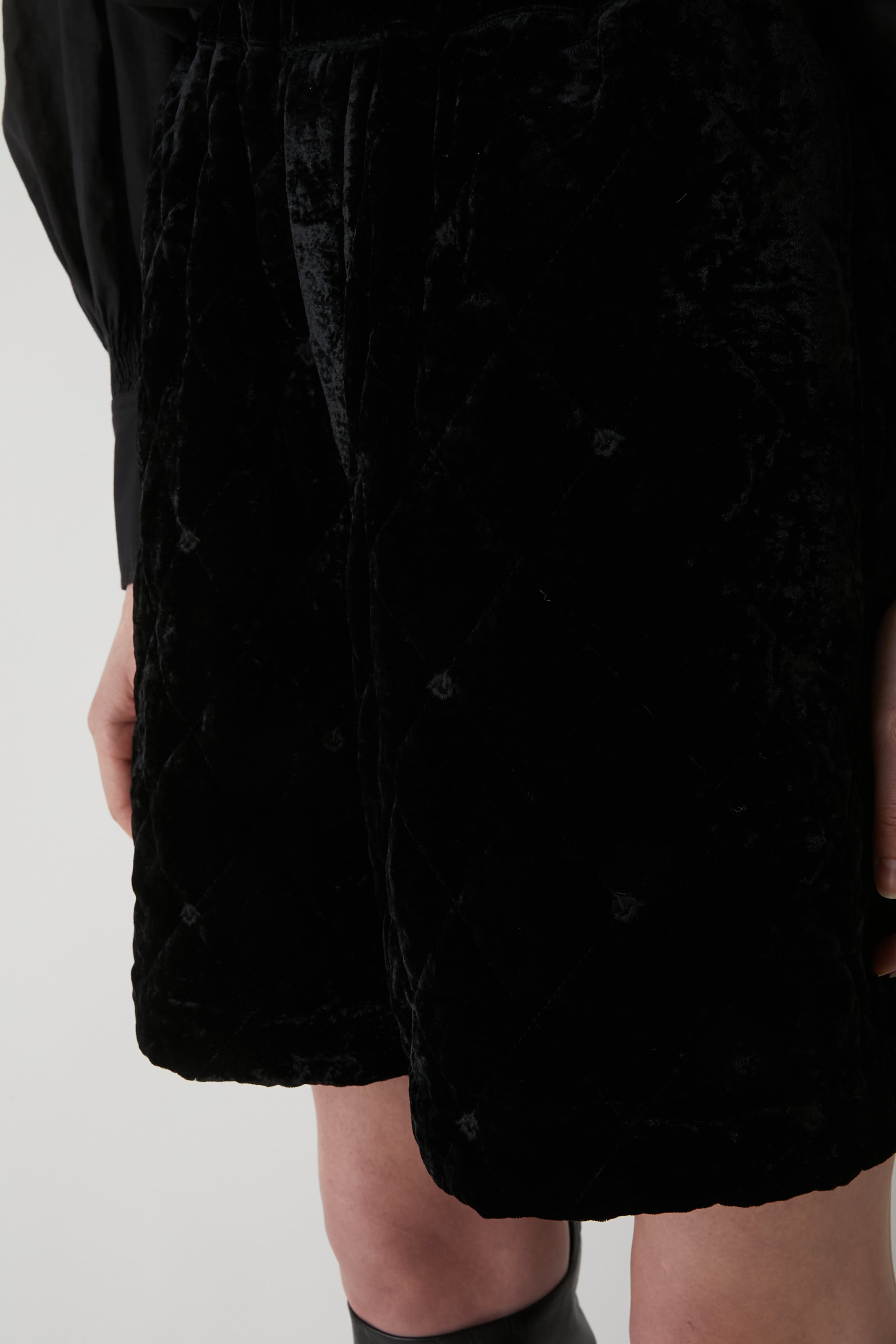 【SECRET SALE】velvet quilting short pants │ BLACK