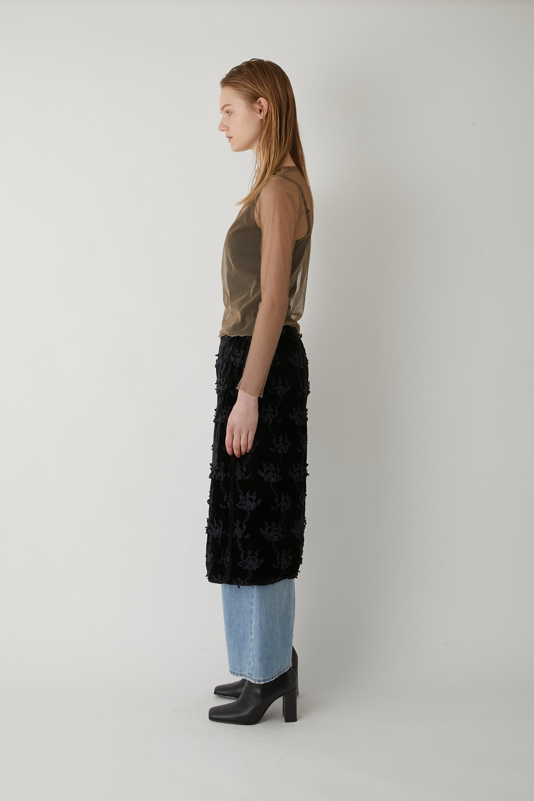【SECRET SALE】velvet 3D embroidery quilting skirt │ BLACK