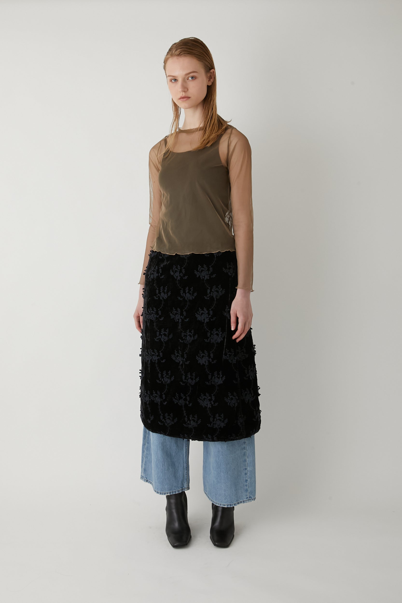 [SECRET SALE] velvet 3D embroidery quilting skirt │ BLACK