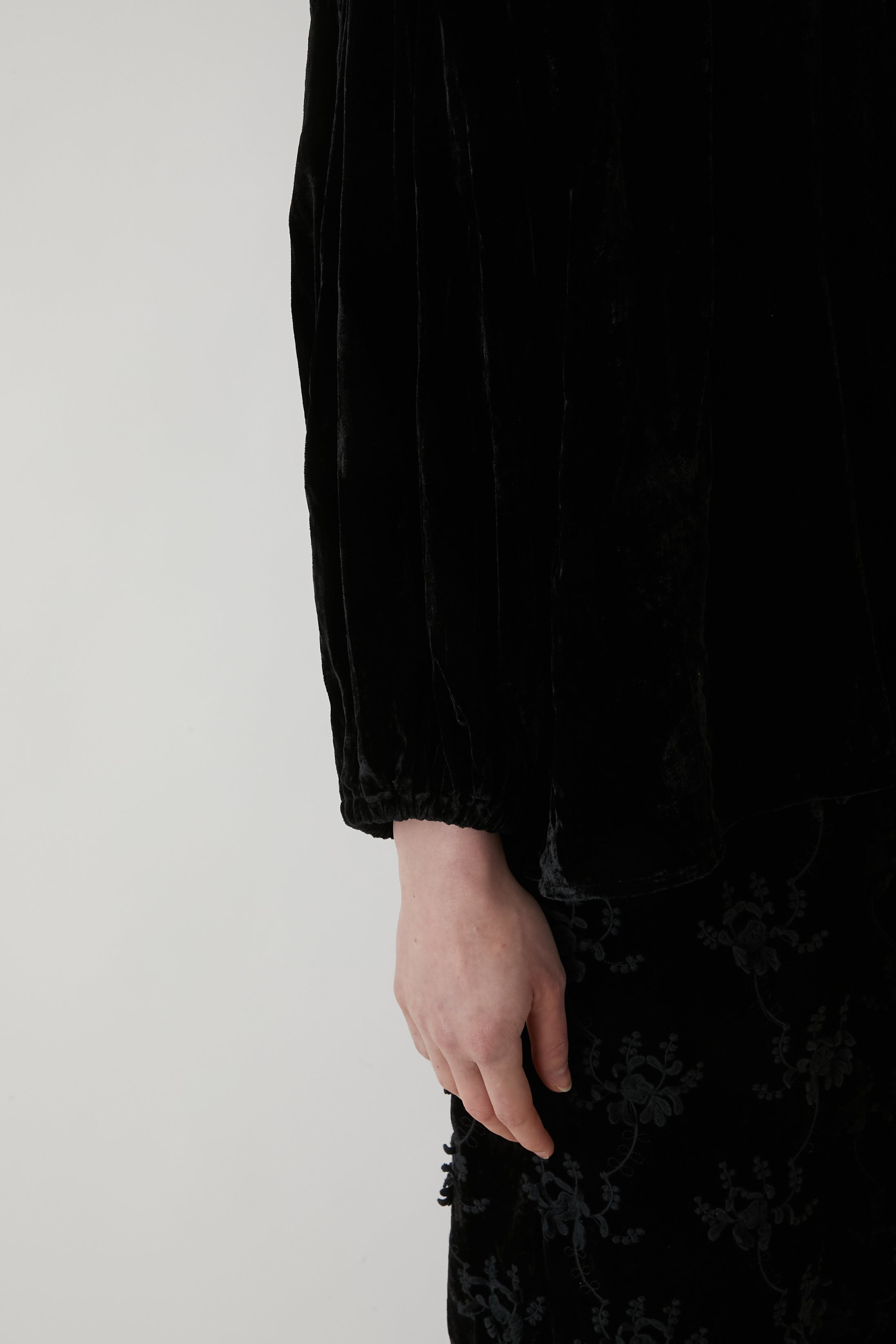 velvet blouse │ BLACK