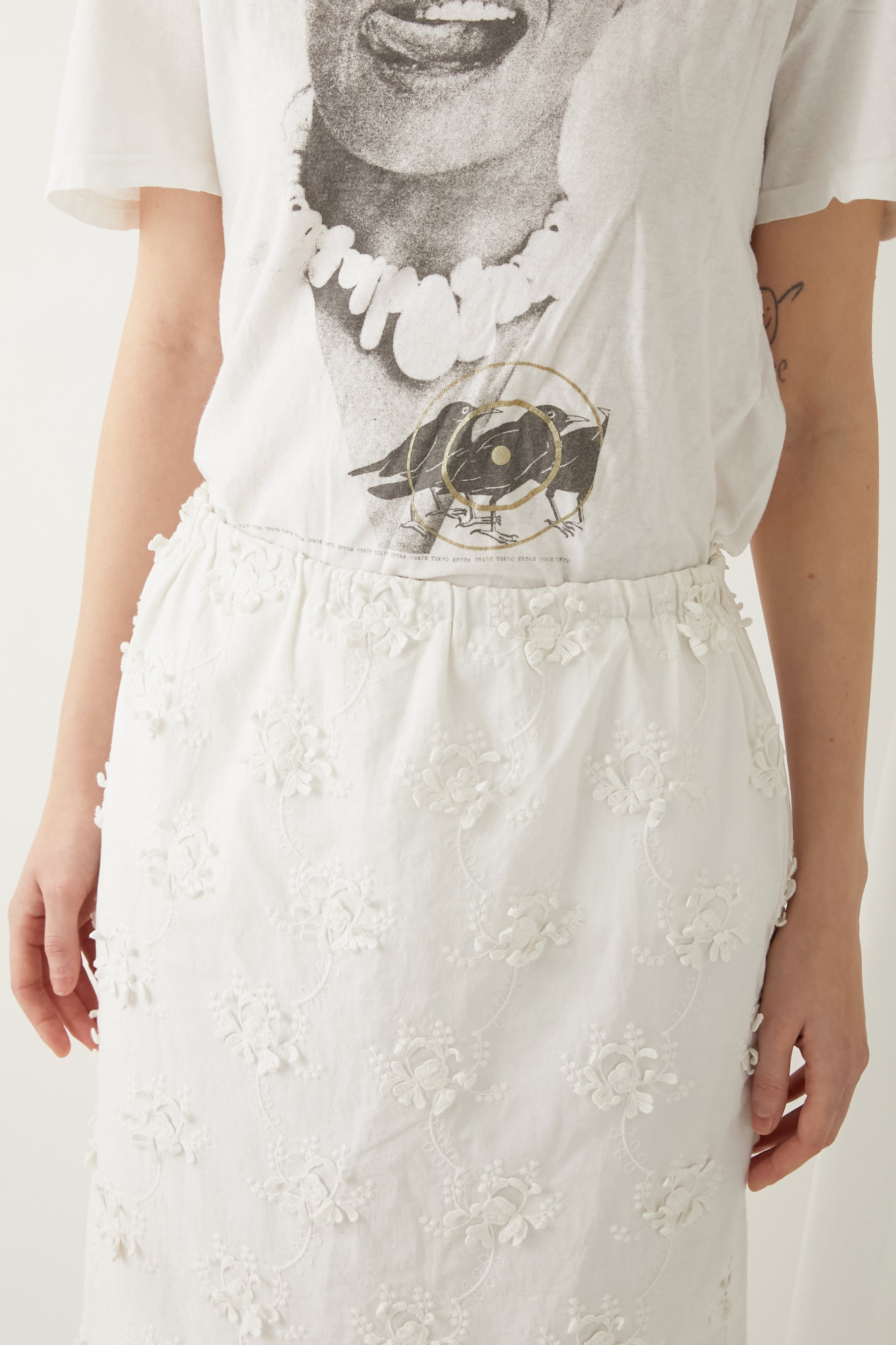 3D embroidery over skirt │ WHITE